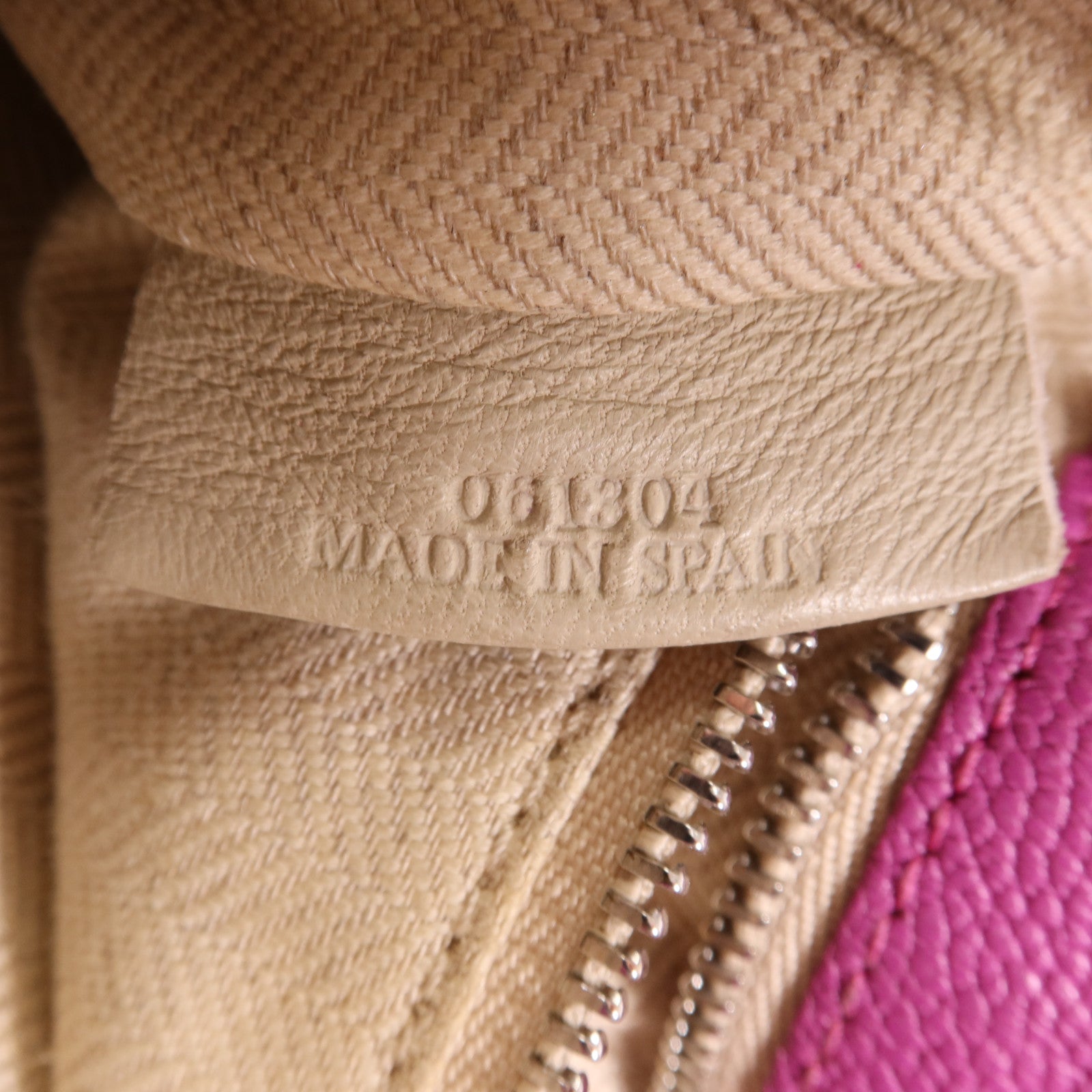 LOEWE 牛皮皮革Shoulder Bag銀扣肩背袋