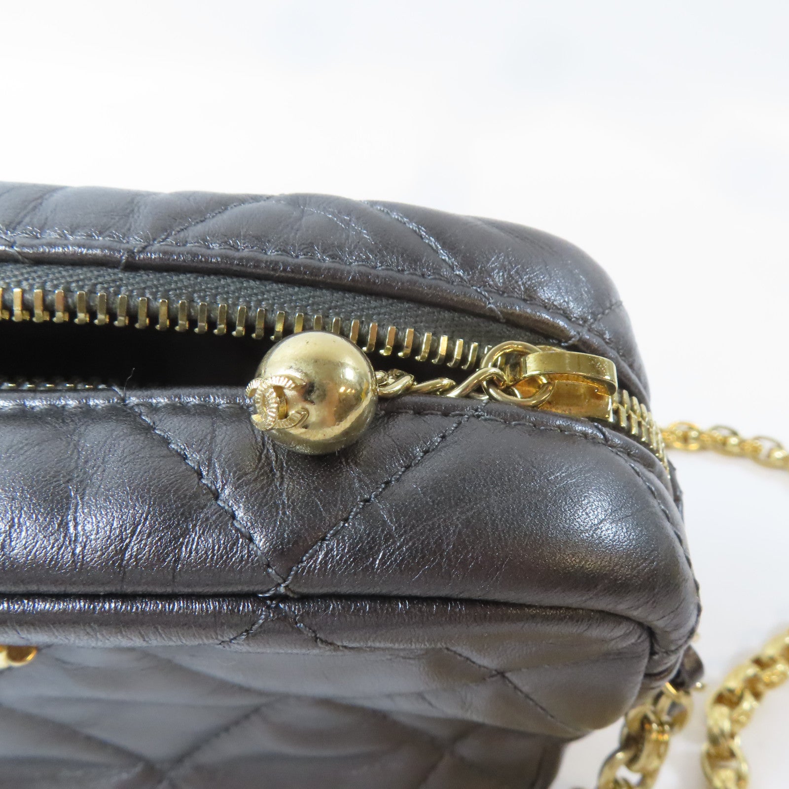 CHANEL 菱格羊皮皮革Camera Bag金扣鏈帶肩背袋灰色