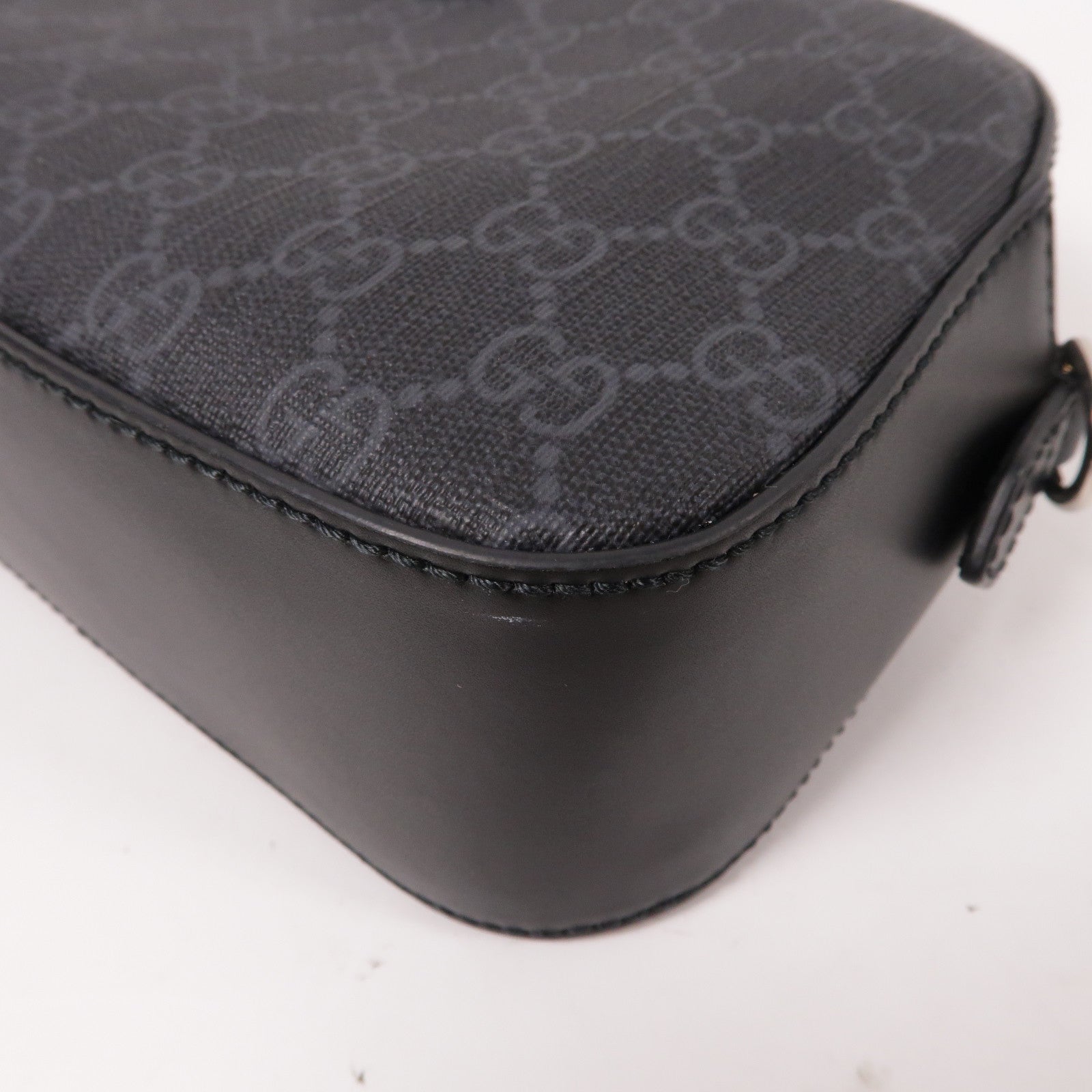 GUCCI 塗層帆布GG Supreme銀扣肩背袋黑色