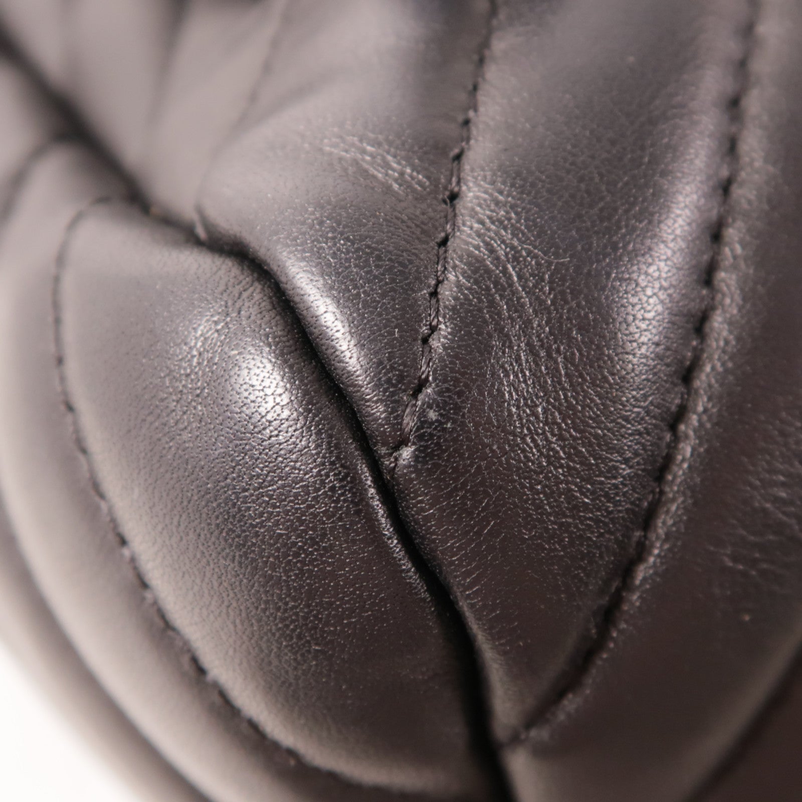 CHANEL 牛皮皮革Chevon Backpack銀扣背包