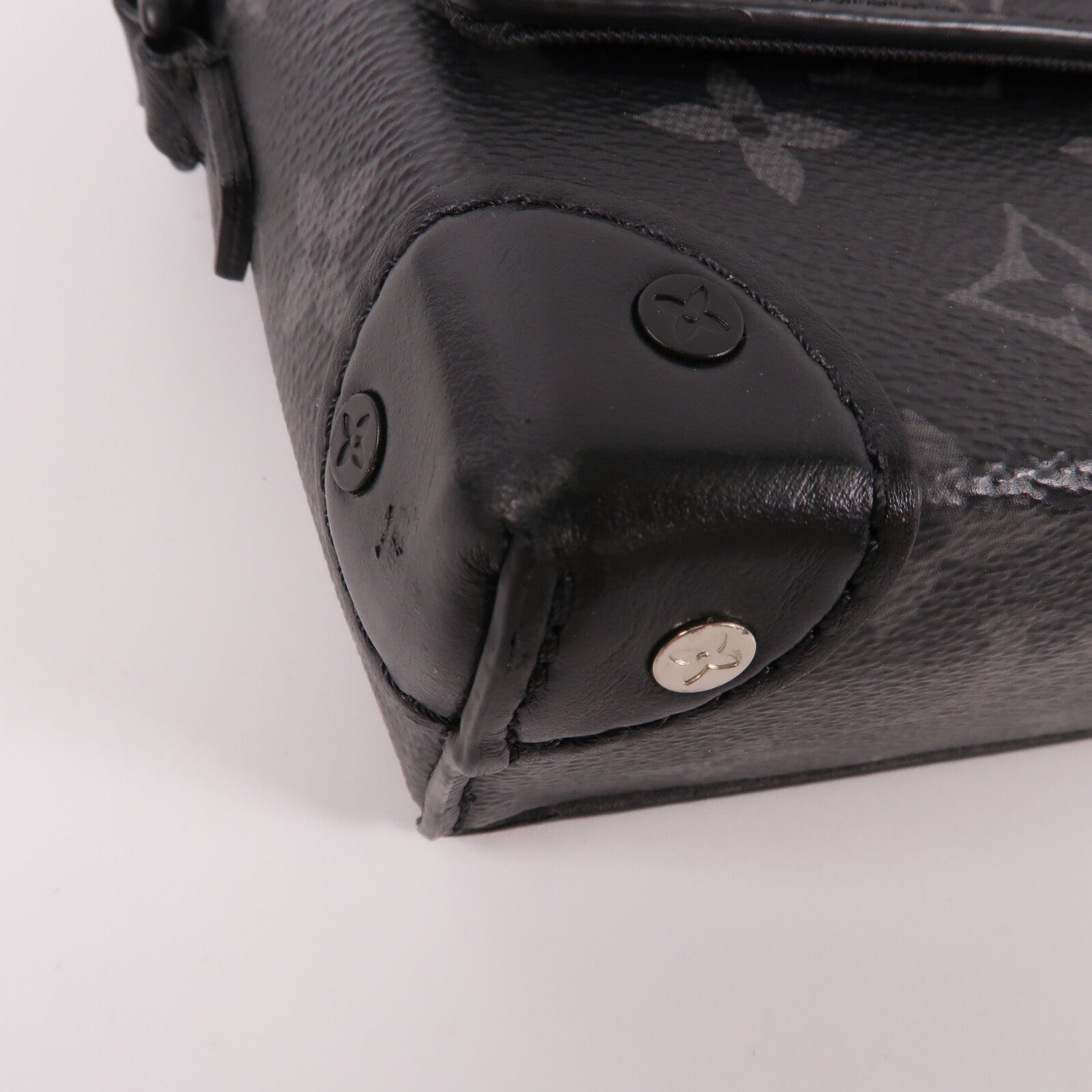 LOUIS VUITTON Monogram Eclipse Steamer Wearable Wallet肩背袋