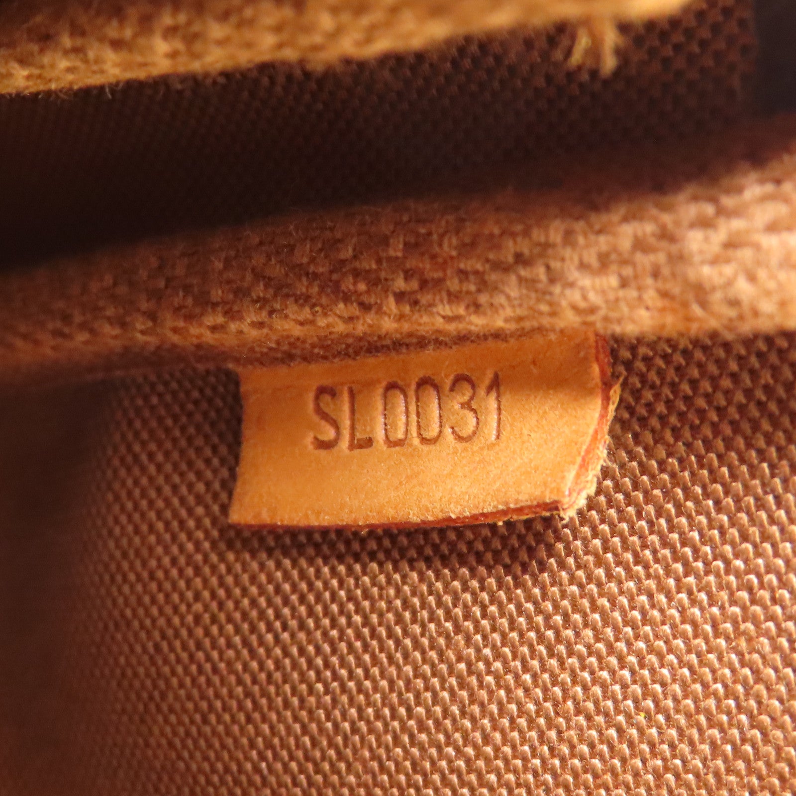 LOUIS VUITTON Monogram Pochette Accessoires金扣手拿包棕色