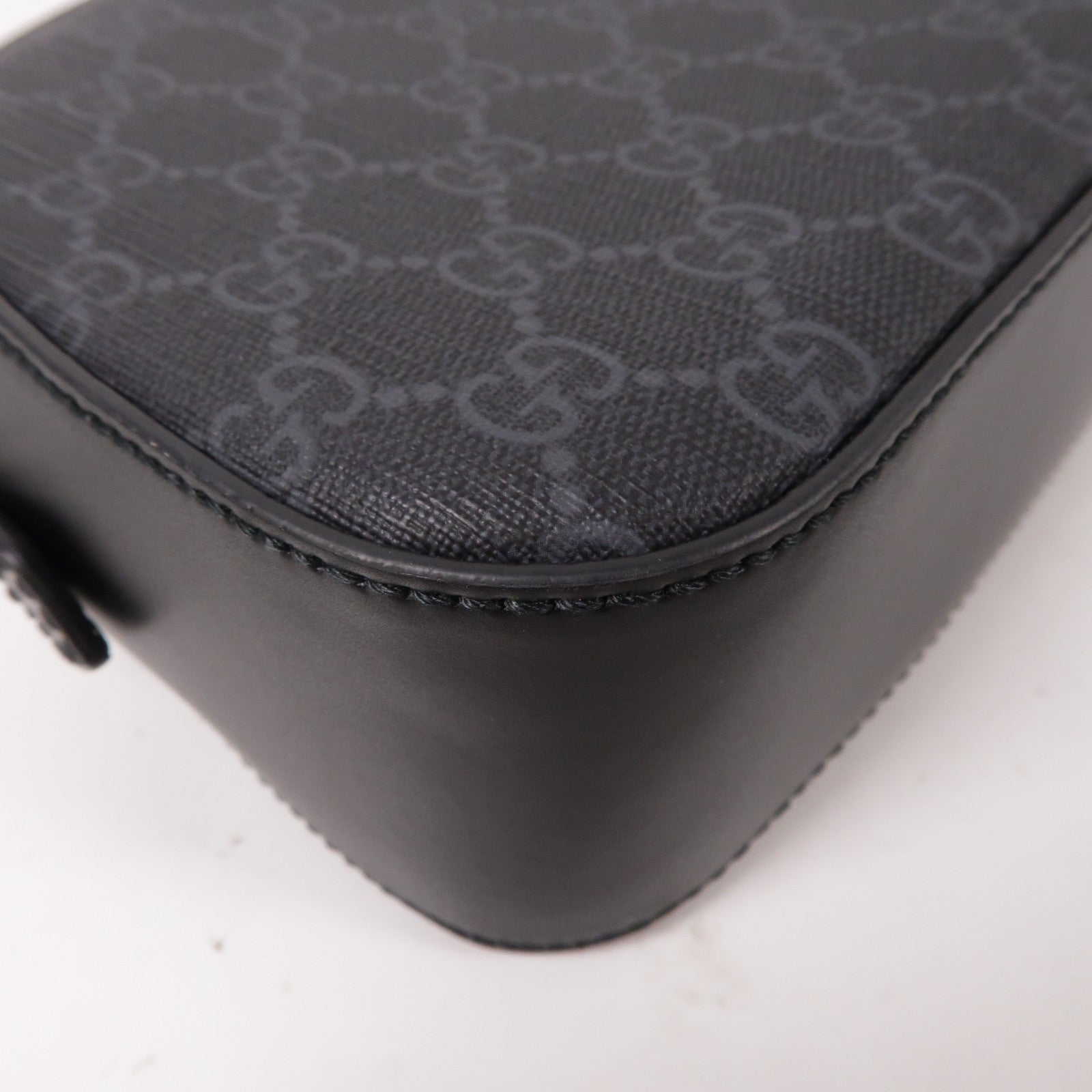 GUCCI 塗層帆布GG Supreme銀扣肩背袋黑色