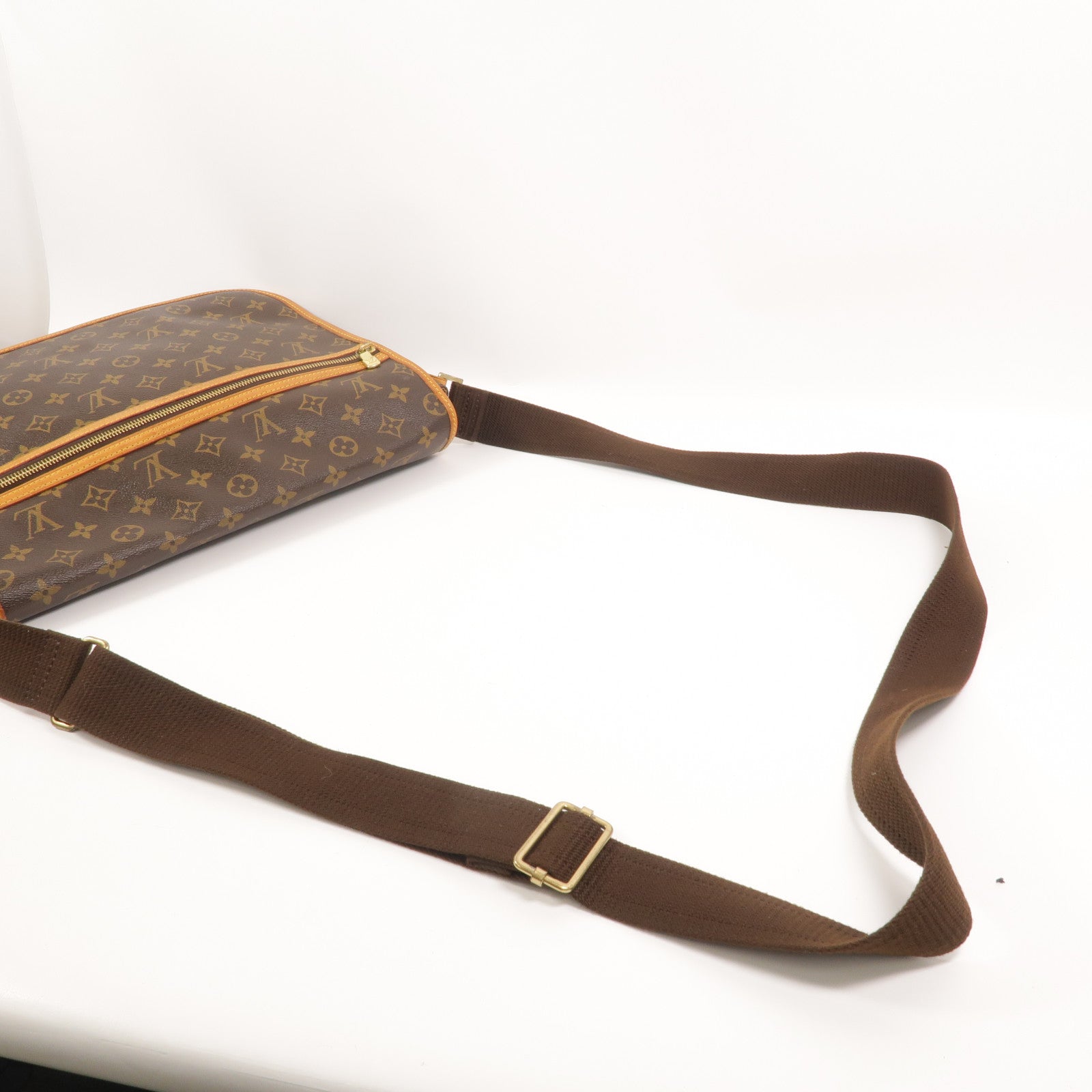 LOUIS VUITTON Monogram Bosphore金扣肩背袋