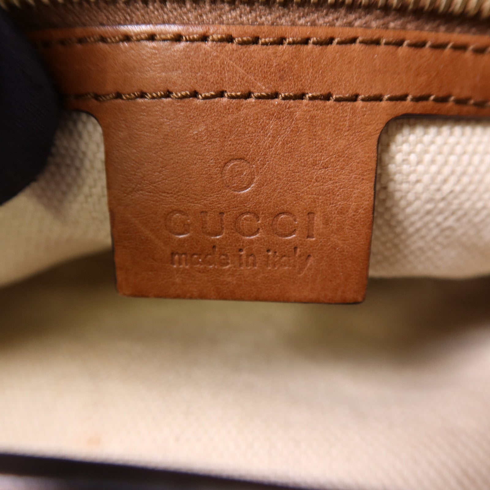 GUCCI 牛皮皮革Shoulder Bag金扣肩背袋