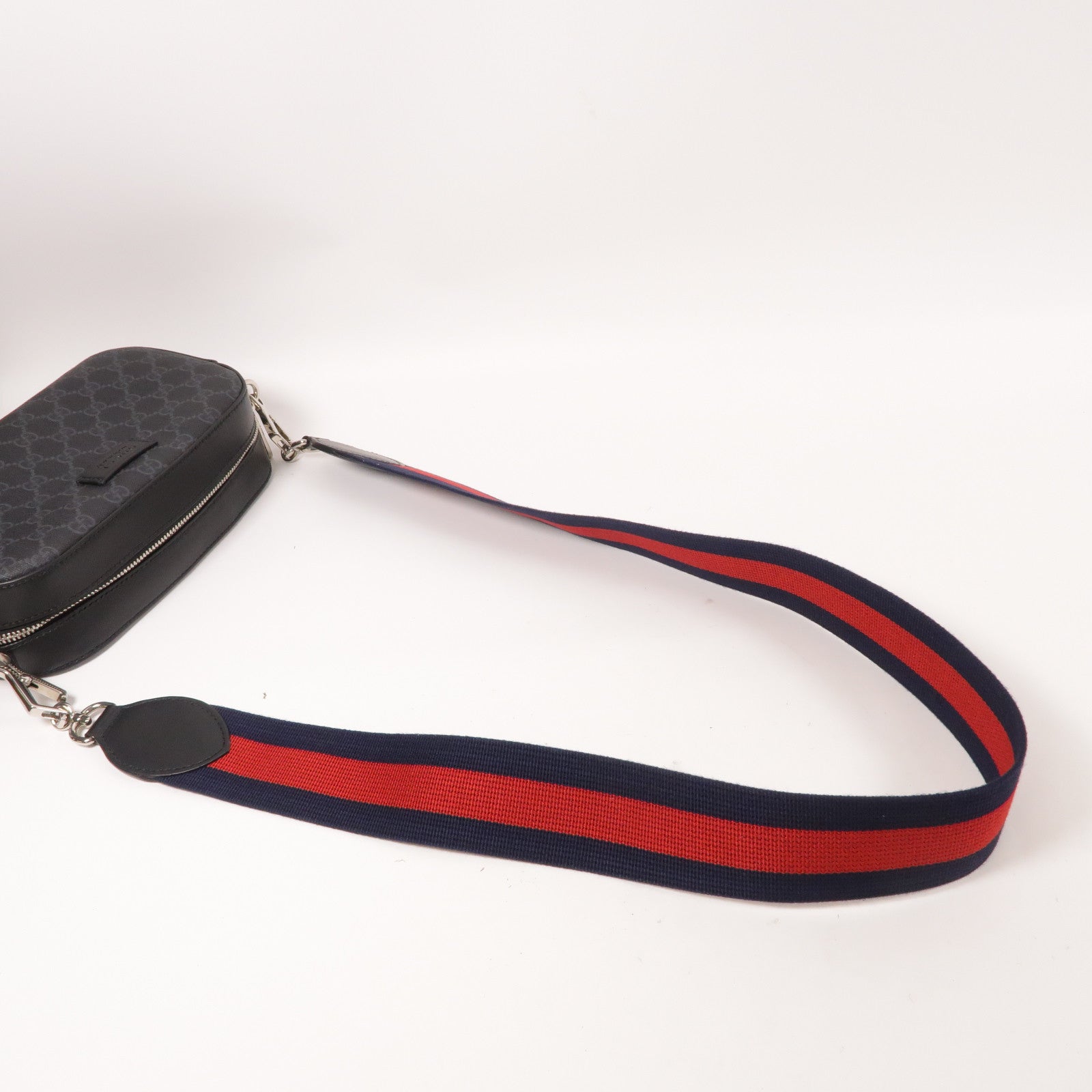 GUCCI 塗層帆布GG Supreme銀扣肩背袋黑色
