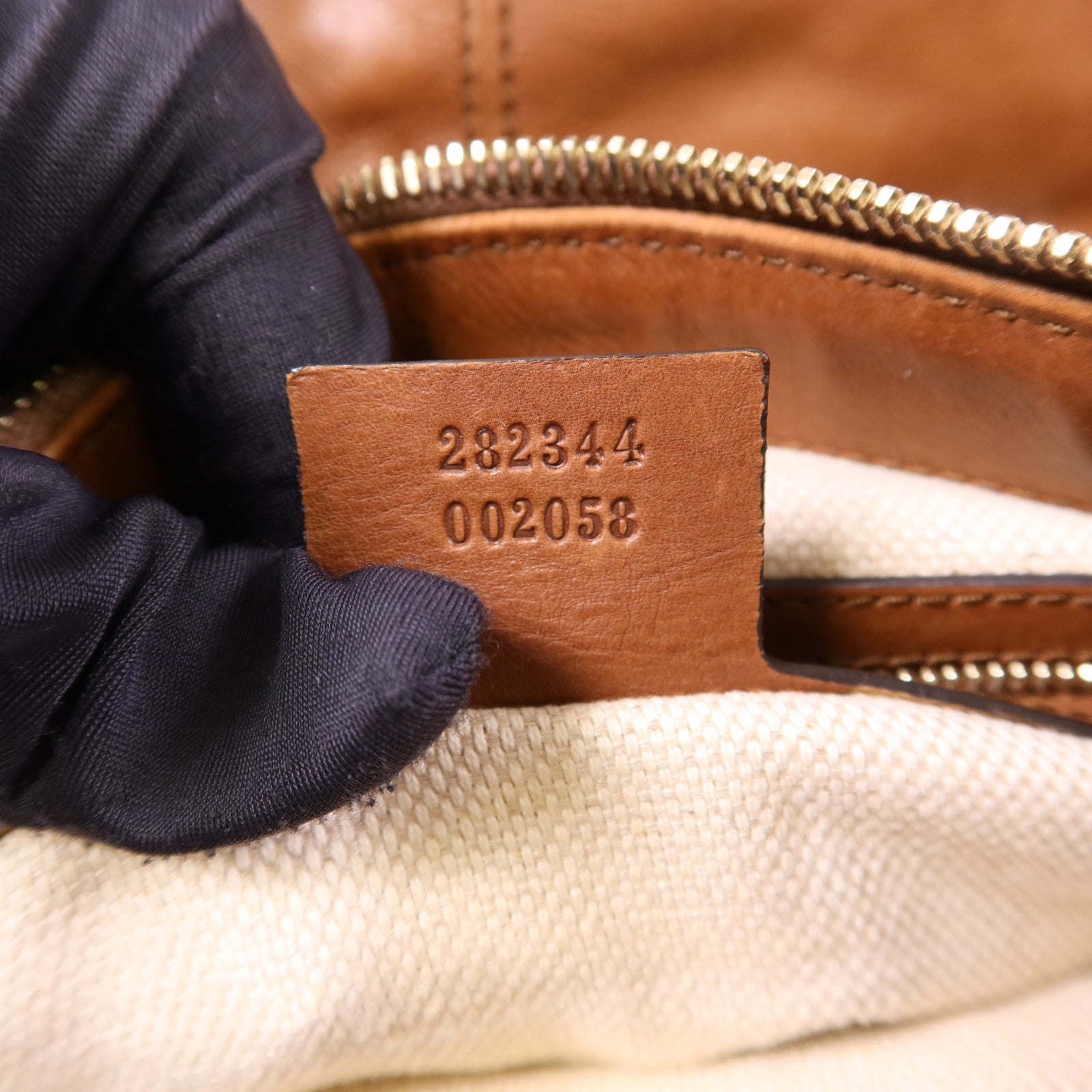 GUCCI 牛皮皮革Shoulder Bag金扣肩背袋