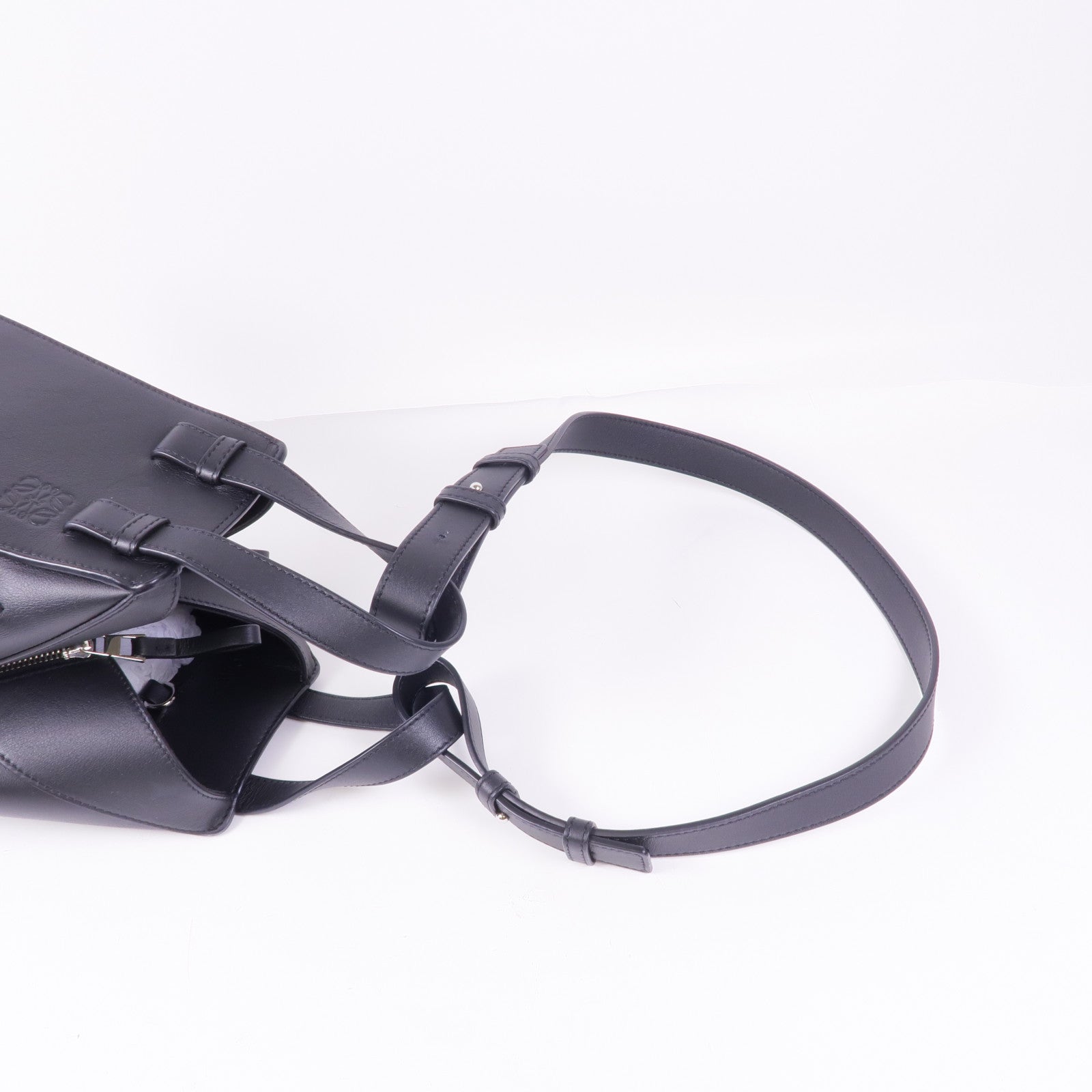 LOEWE 牛皮皮革Hammock Small銀扣手挽肩背兩用袋