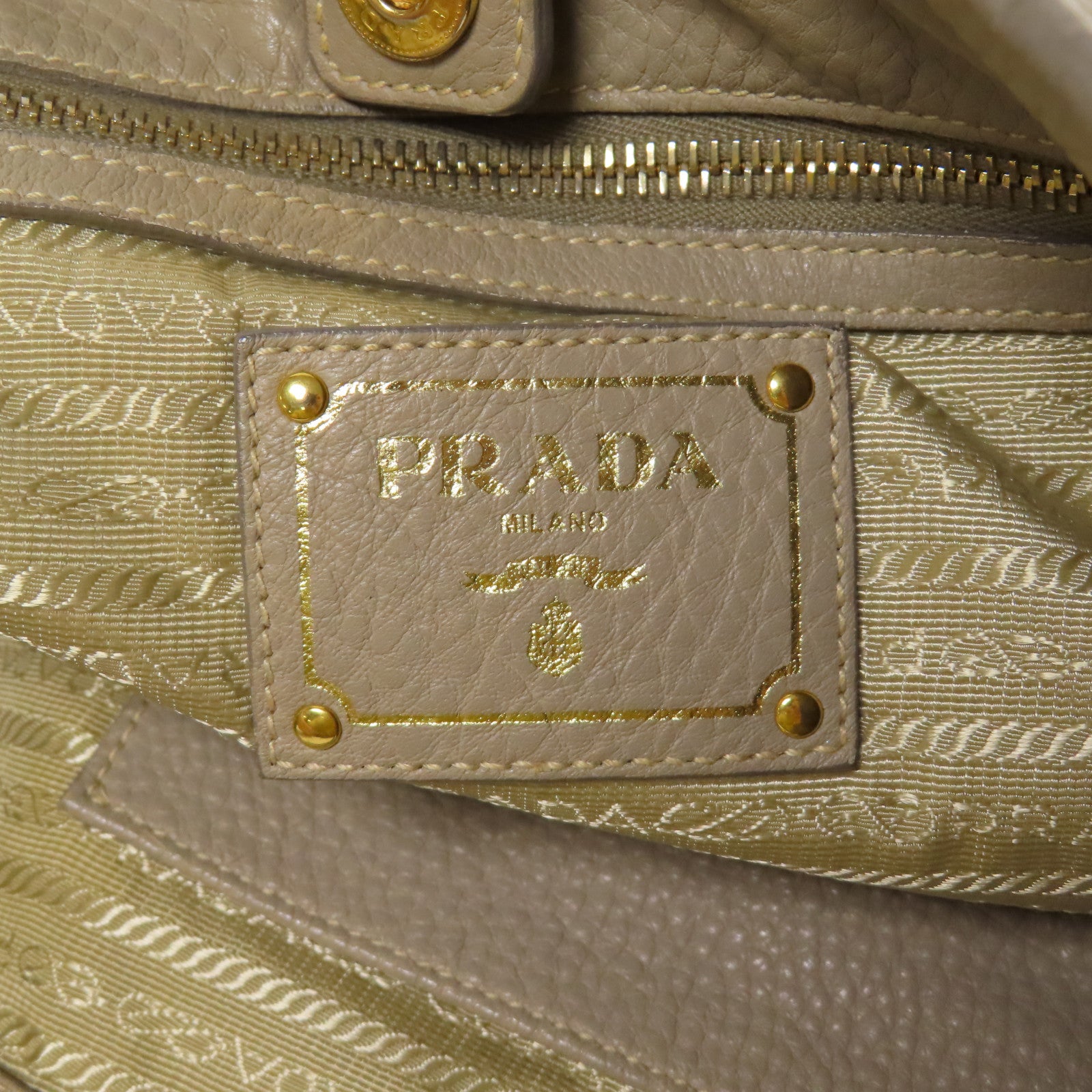 PRADA 皮革Vittelo Daino金扣肩背袋