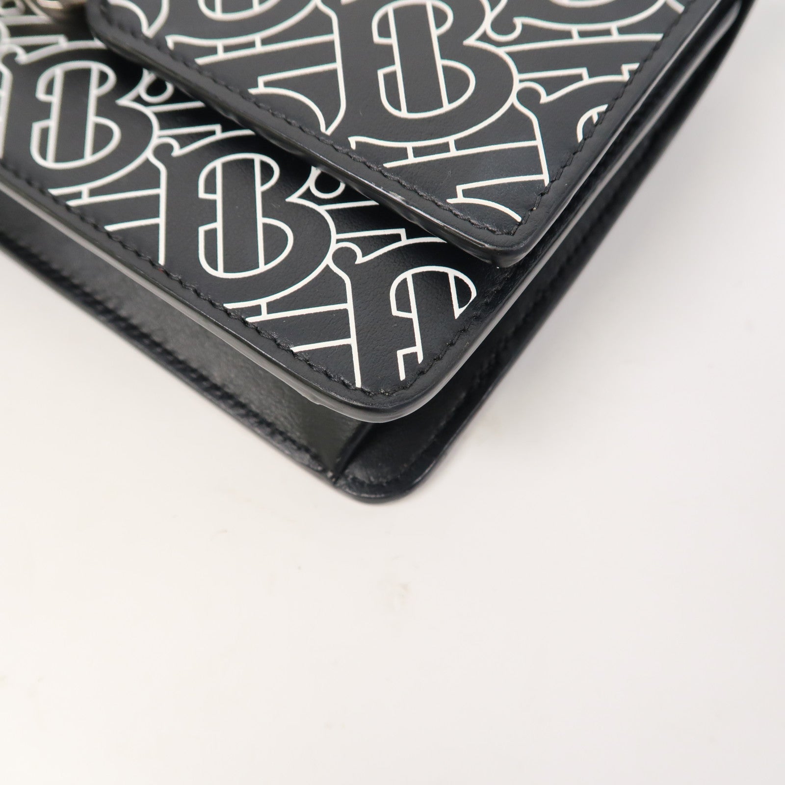 BURBERRY 牛皮皮革Shoulder Bag銀扣肩背袋黑色