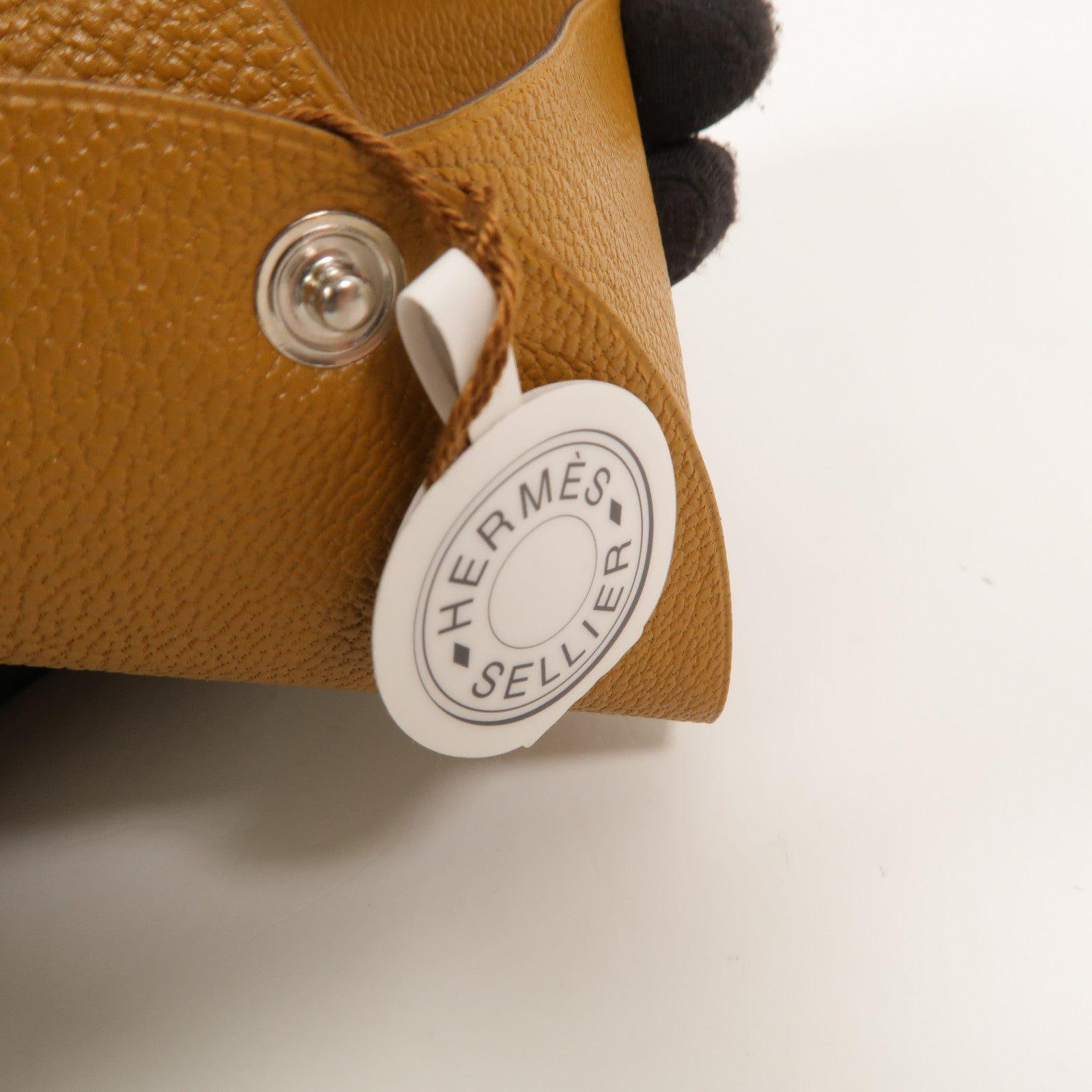 HERMES Chevre皮革Calvi Card Holder卡片套Sesame