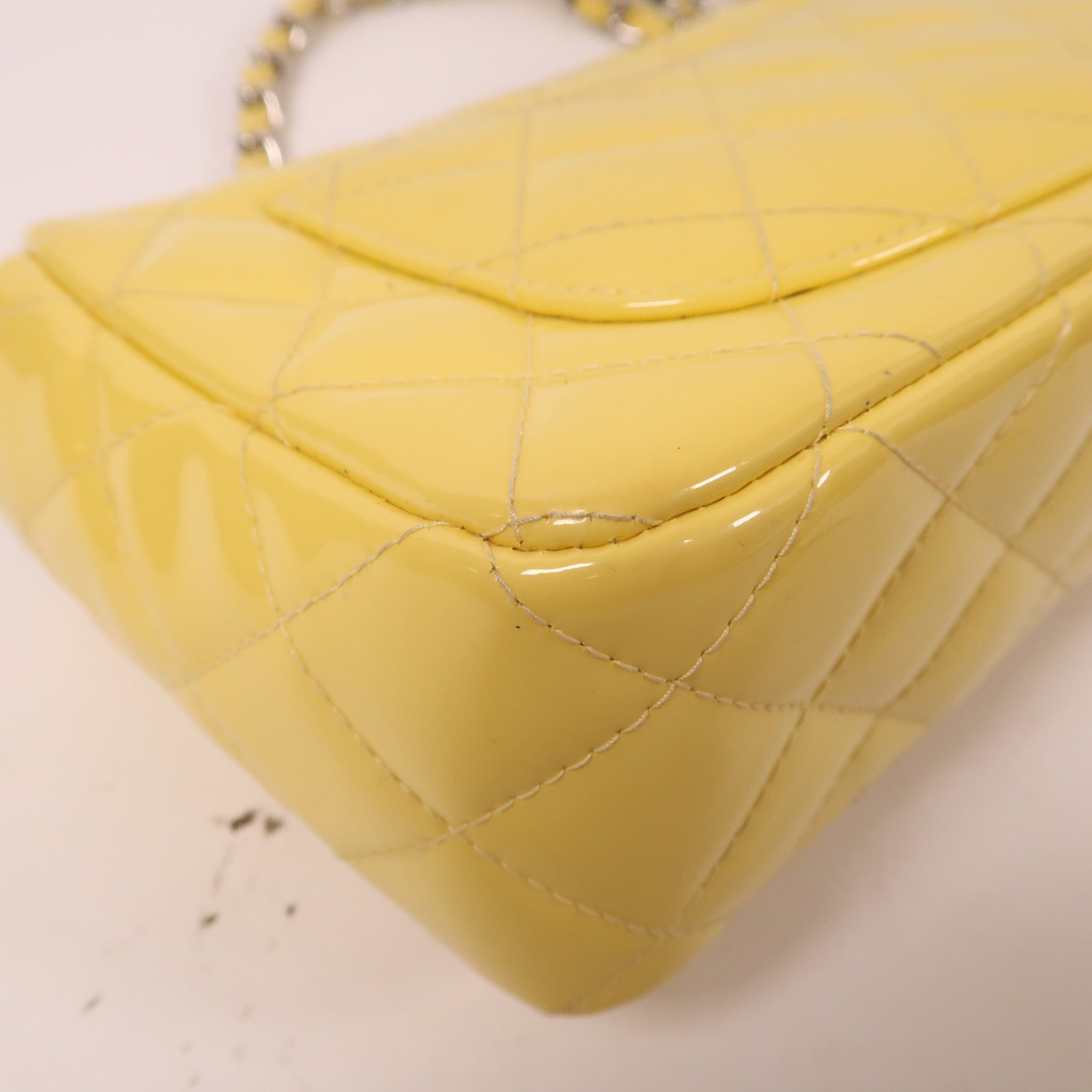 CHANEL 【激減優惠】菱格漆皮皮革Chain Shoulder銀扣鏈帶肩背袋黃色