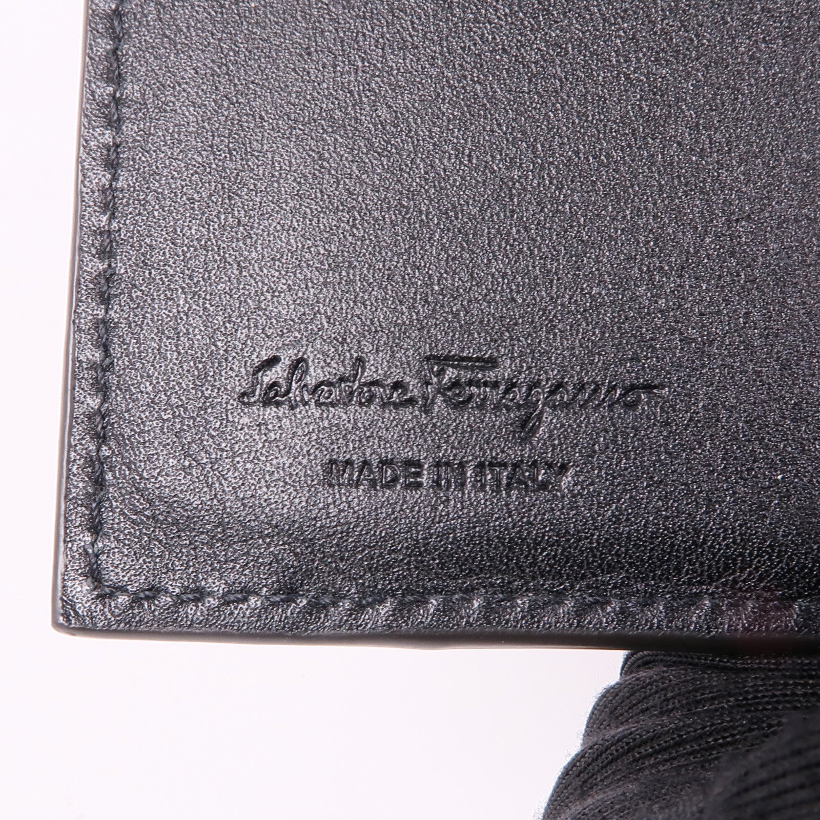 Salvatore Ferragamo 皮革Gancini Card Holder銀扣卡片套