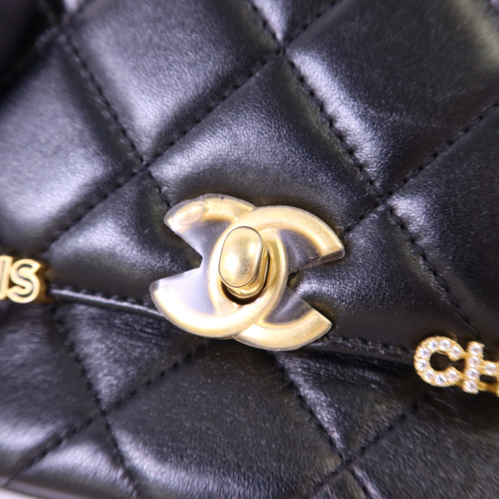 CHANEL 羊皮皮革Matelasse Mini Flap金扣鏈帶肩背袋