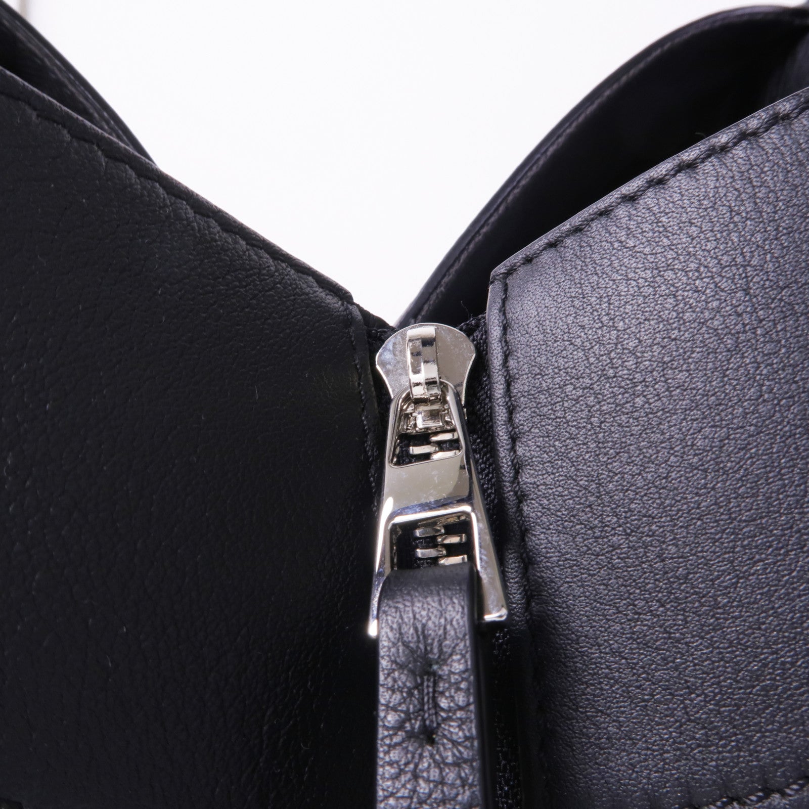 LOEWE 牛皮皮革Hammock Small銀扣手挽肩背兩用袋