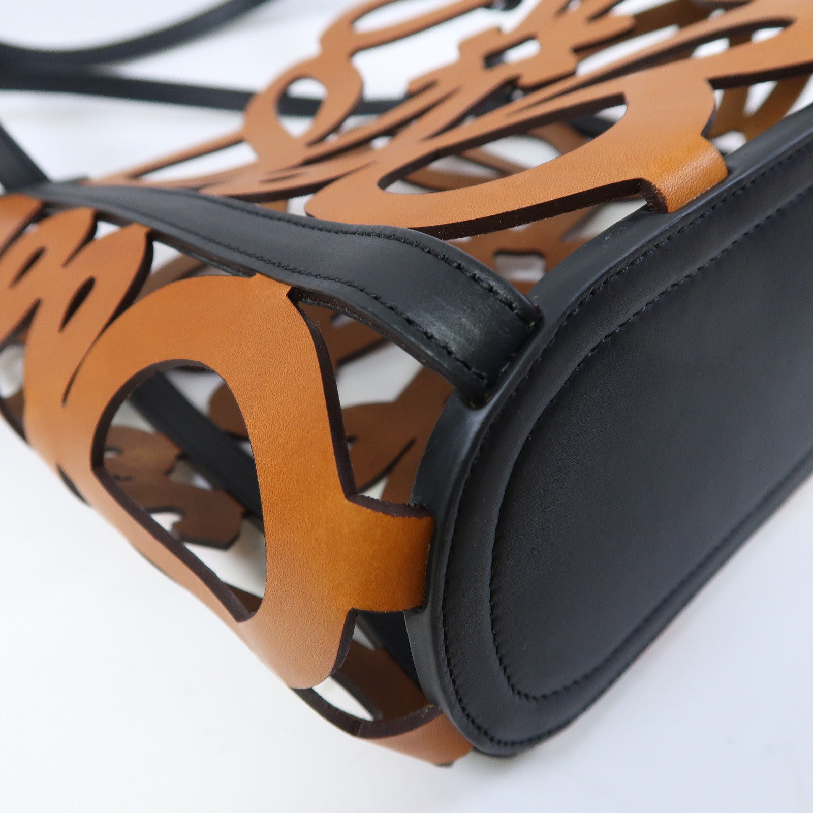 LOEWE 牛皮皮革Anagram Cut Out Tote肩背袋啡色/黑色