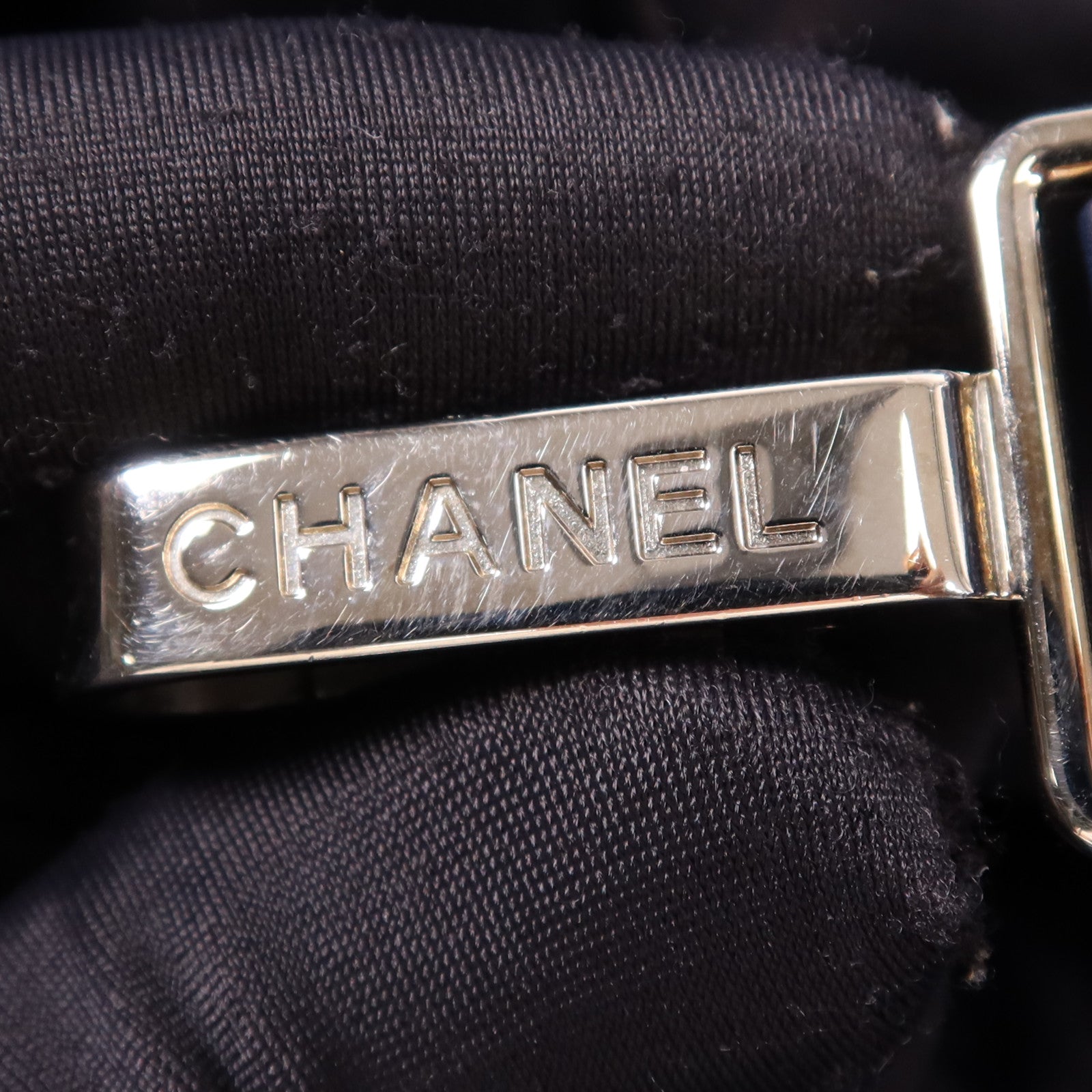 CHANEL 尼龍Coco Cocoon Small銀扣手挽袋