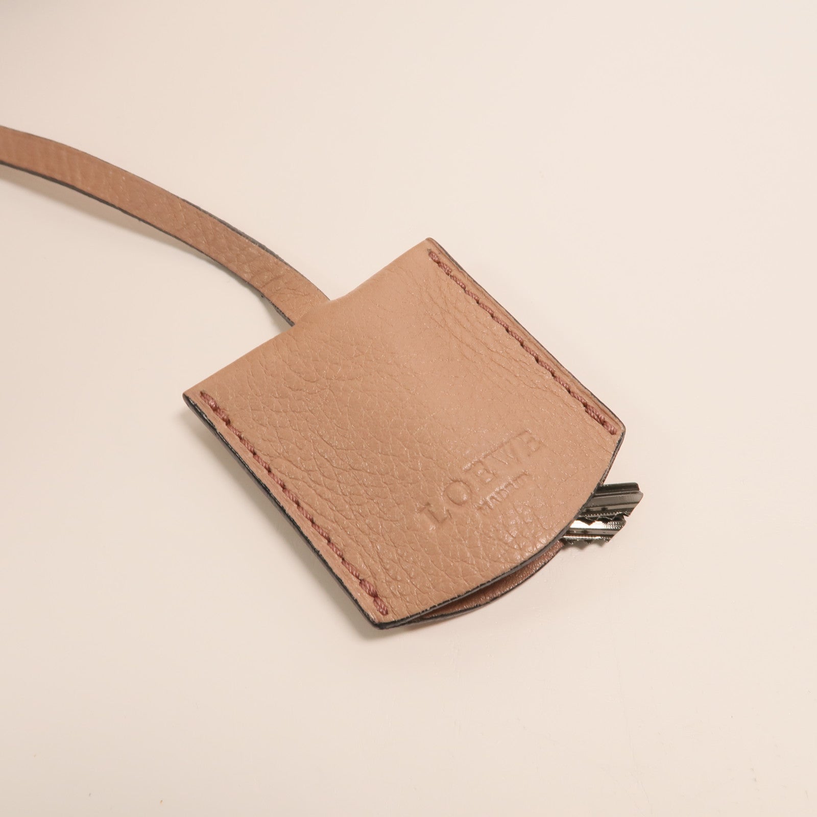 LOEWE 牛皮皮革Calle Lock Hobo銀扣肩背袋