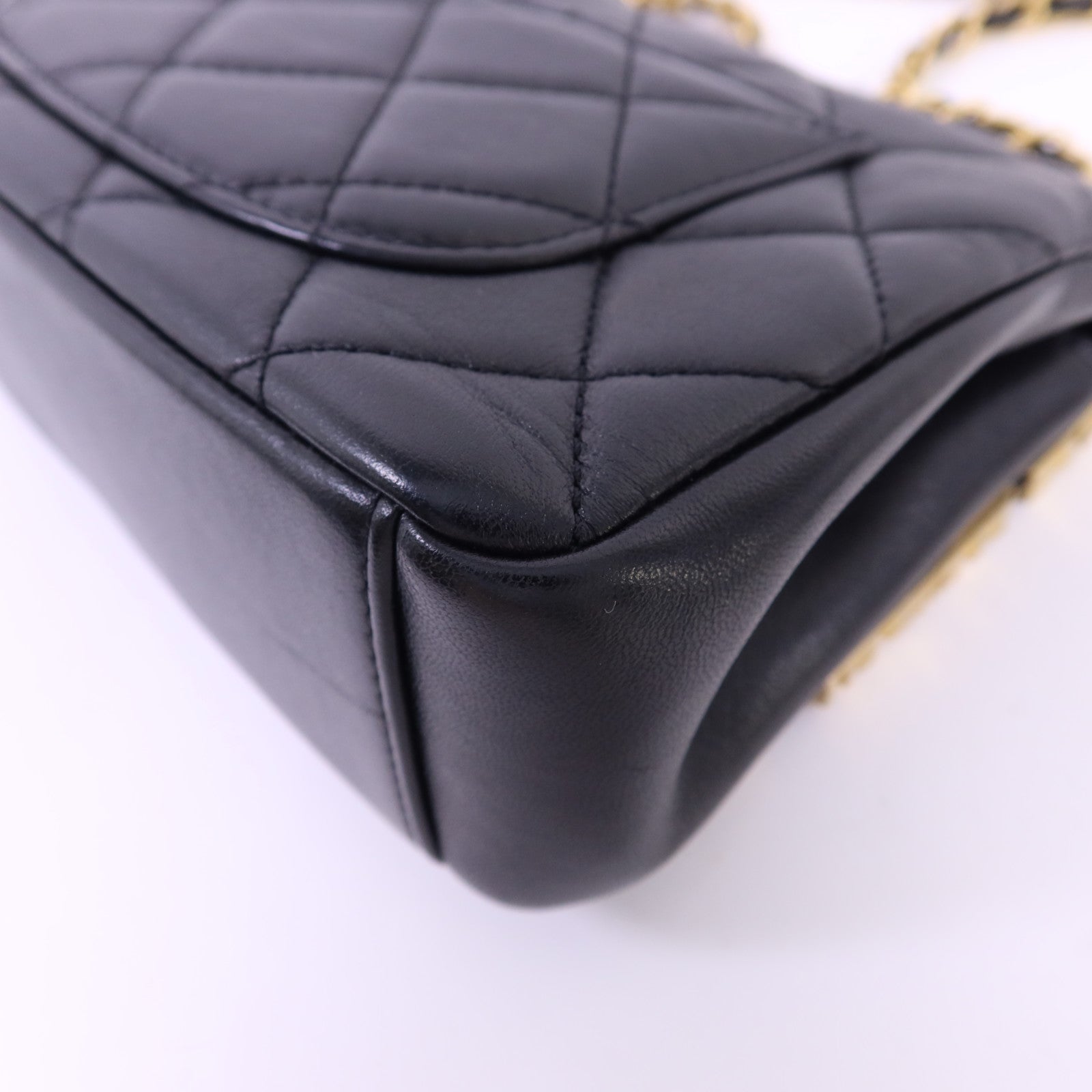 CHANEL 羊皮皮革Matelasse Mini Flap金扣鏈帶肩背袋
