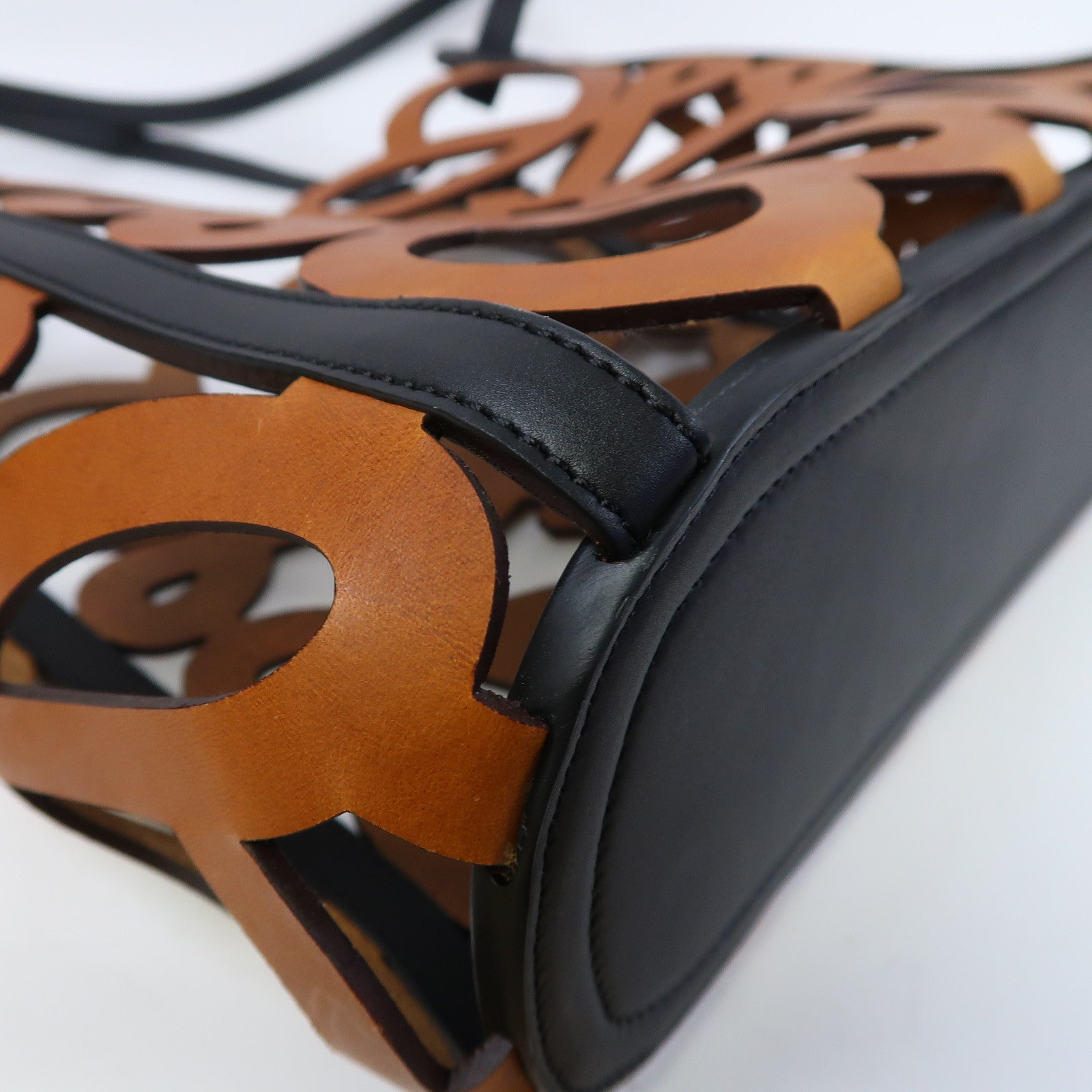 LOEWE 牛皮皮革Anagram Cut Out Tote肩背袋啡色/黑色