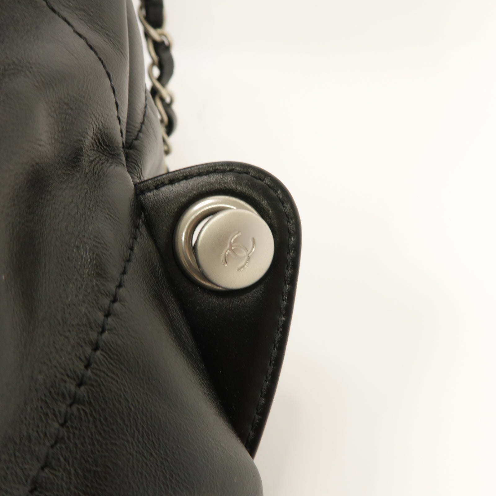 CHANEL 【清倉大減價】菱格牛皮皮革Chanel 22 Backpack銀扣雙肩背包黑色
