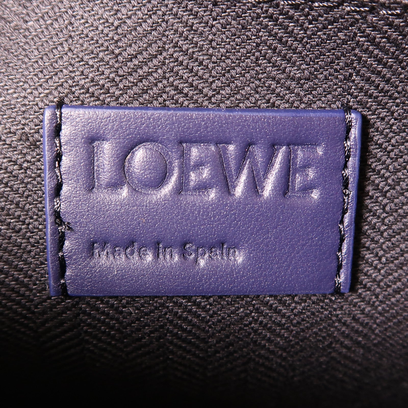 LOEWE 牛皮皮革Puzzle Fold Wash Bag銀扣手拿包