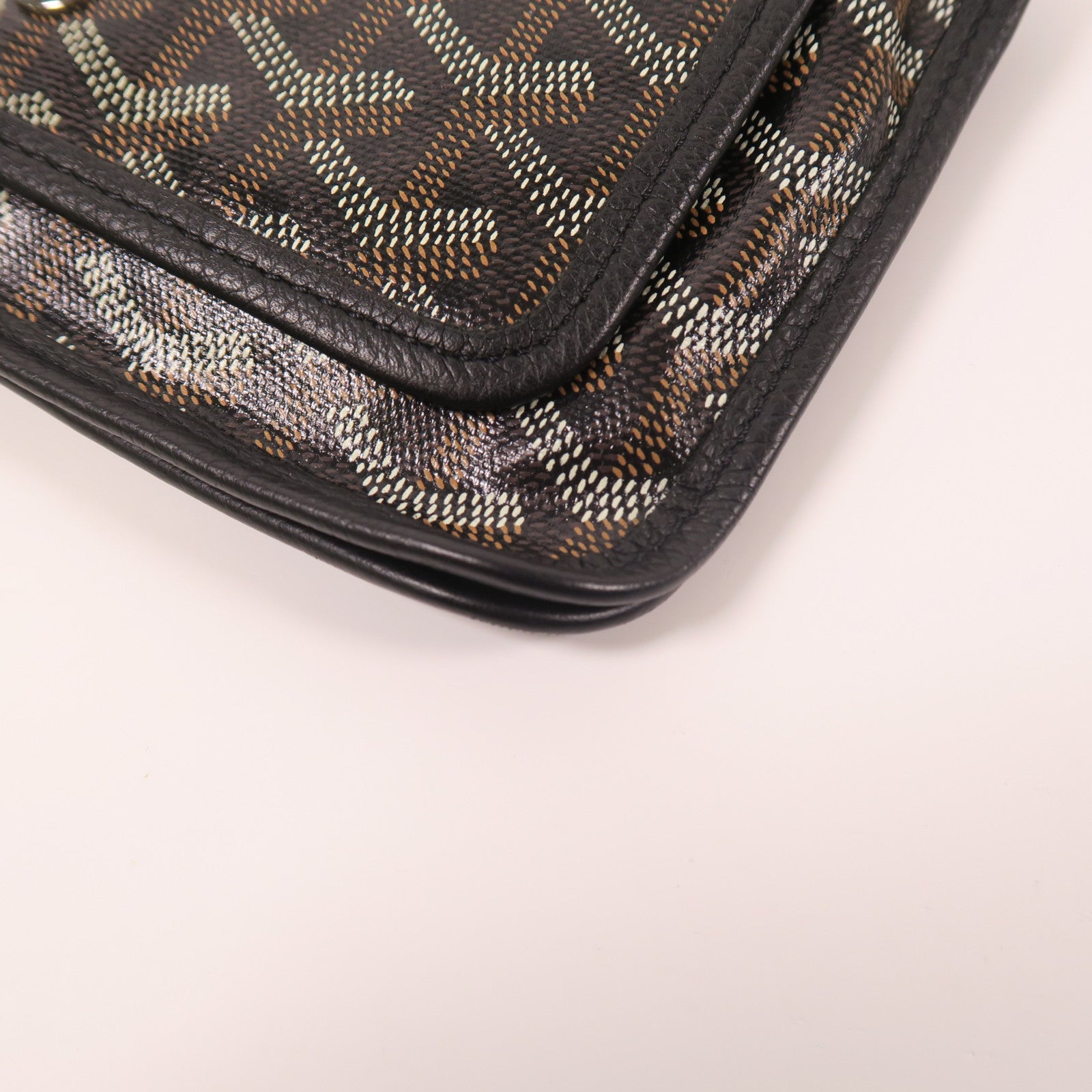 GOYARD 塗層帆布Plumet Pocket銀扣肩背袋