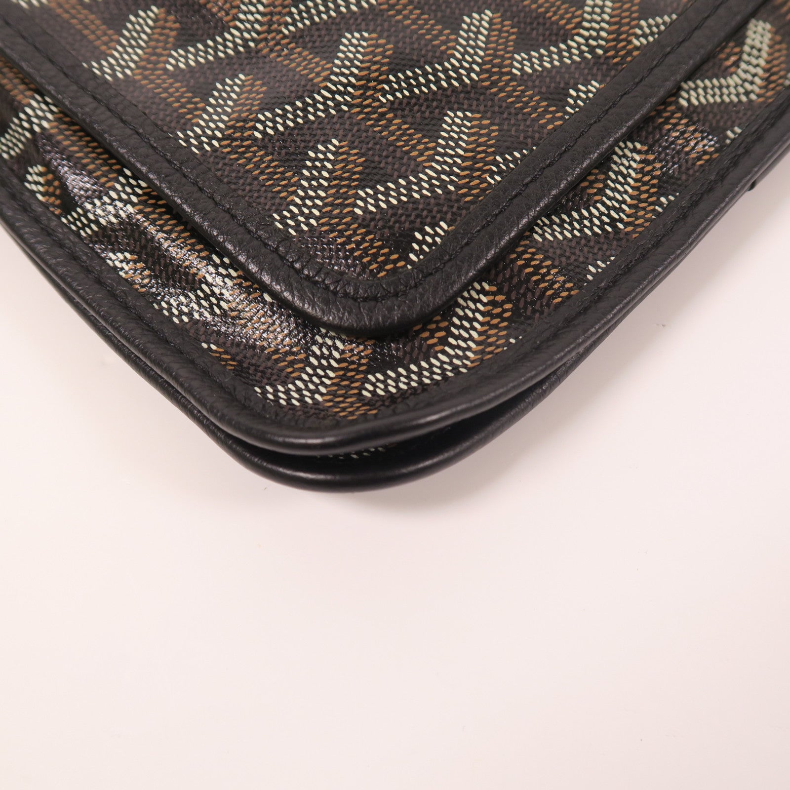 GOYARD 塗層帆布Plumet Pocket銀扣肩背袋