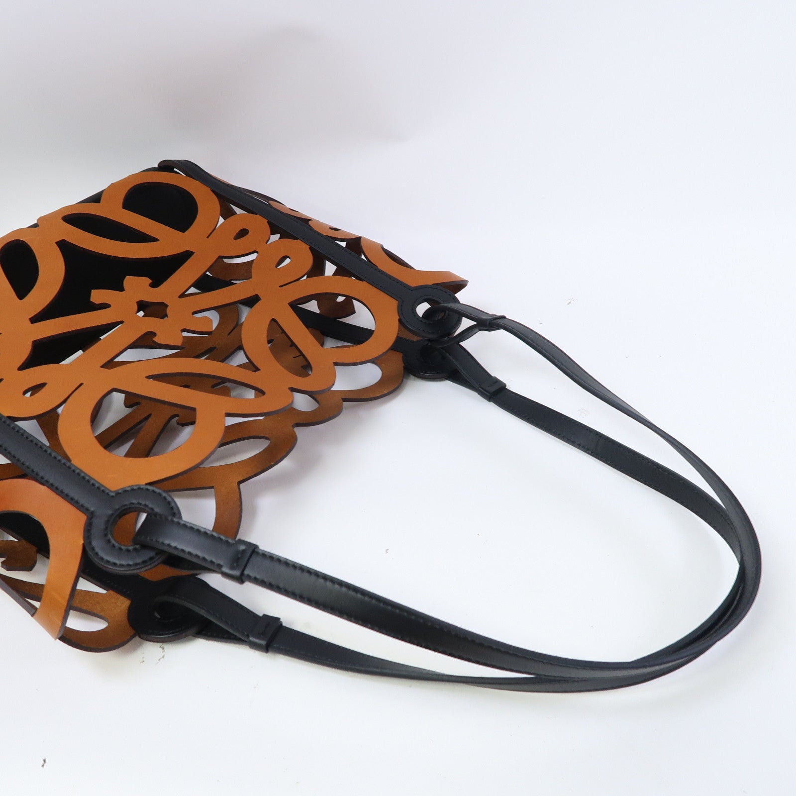 LOEWE 牛皮皮革Anagram Cut Out Tote肩背袋啡色/黑色