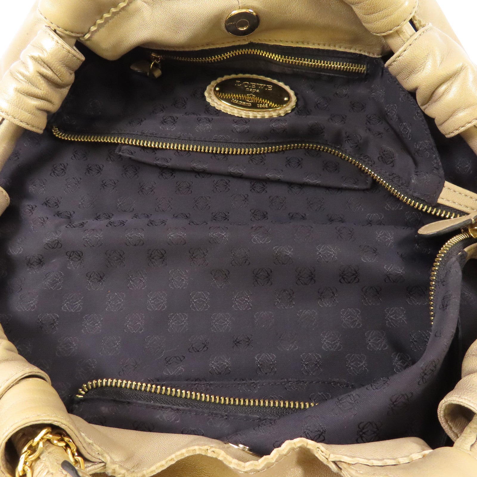 LOEWE 牛皮皮革Handbag金扣手挽袋