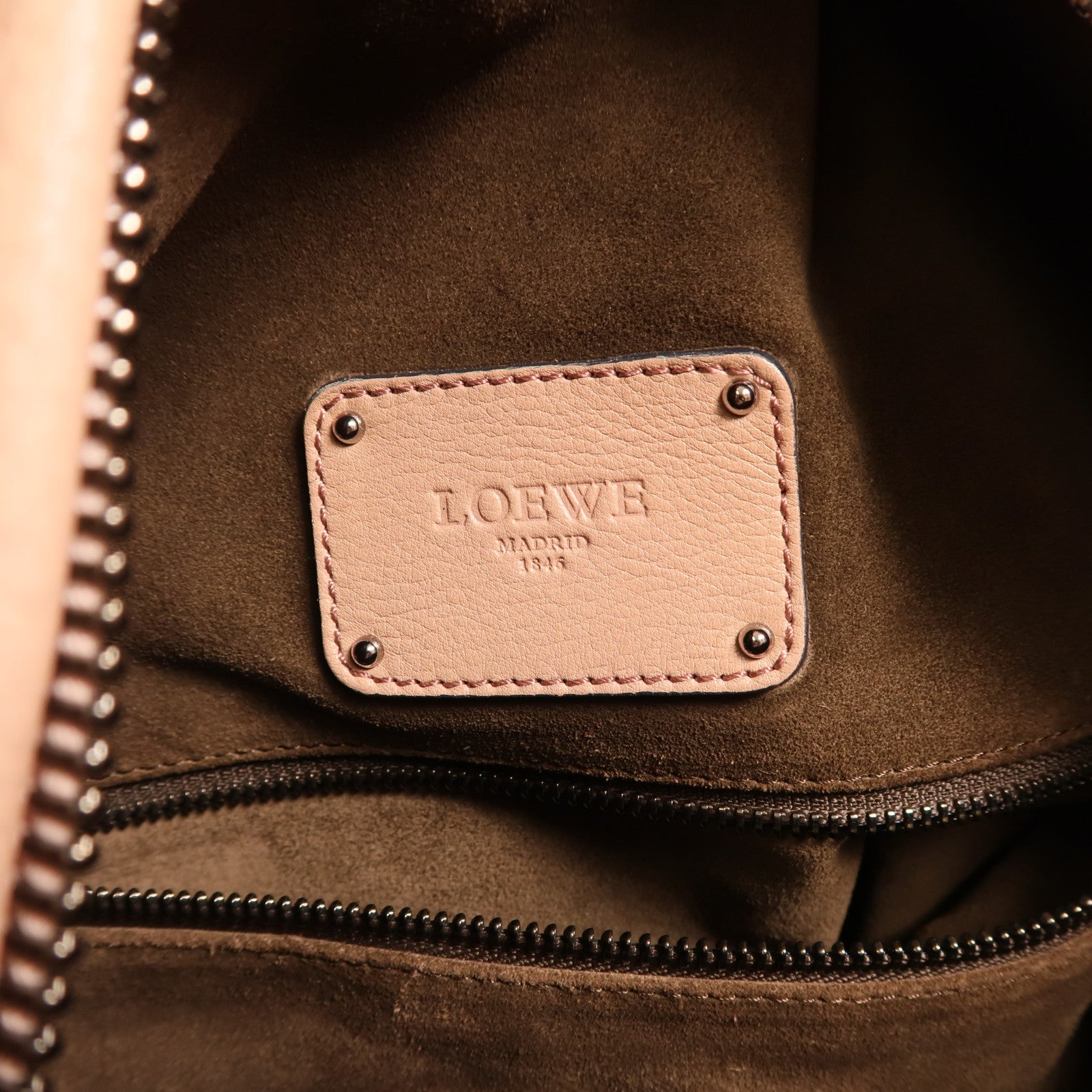 LOEWE 牛皮皮革Calle Lock Hobo銀扣肩背袋