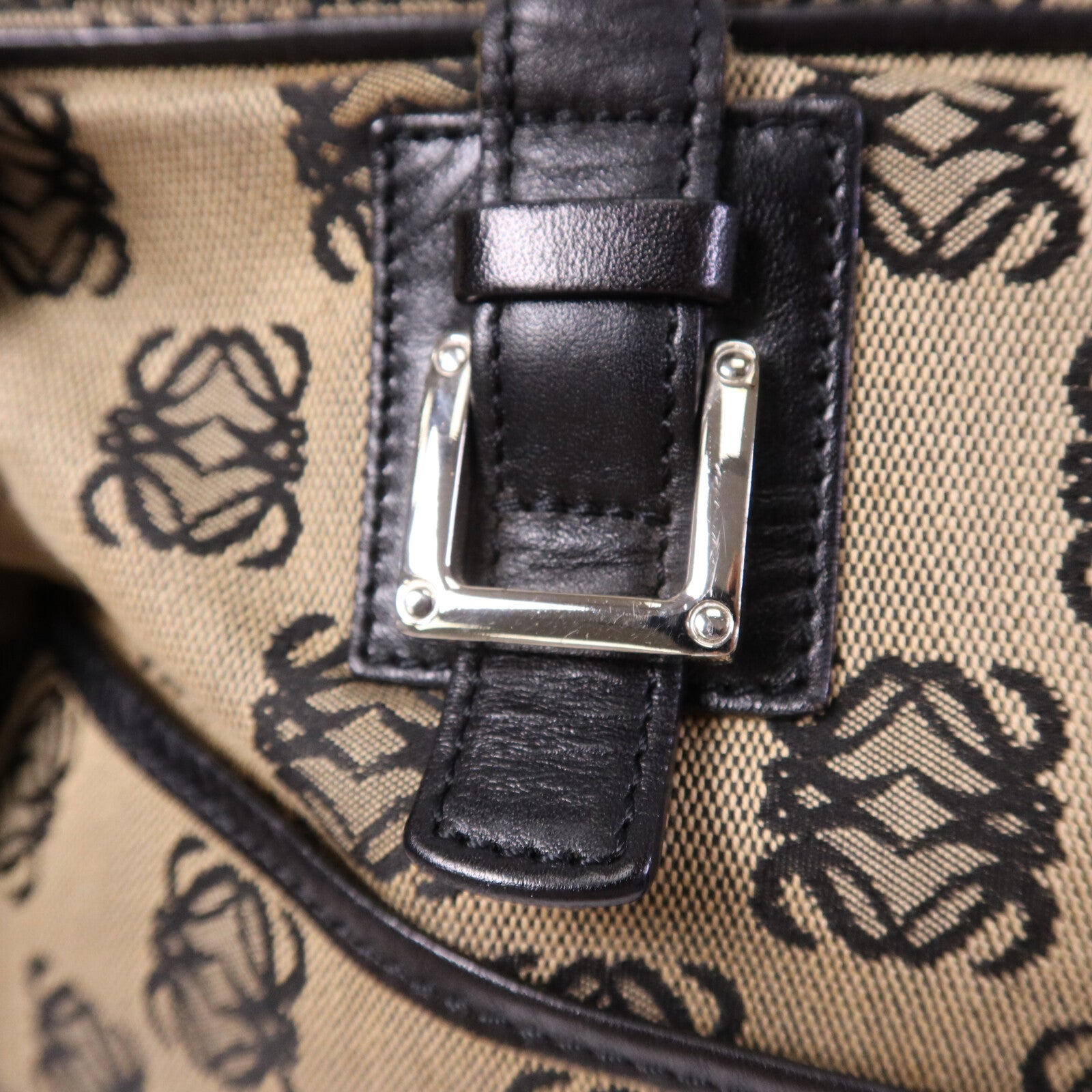 LOEWE 帆布Hand Bag銀扣手挽袋