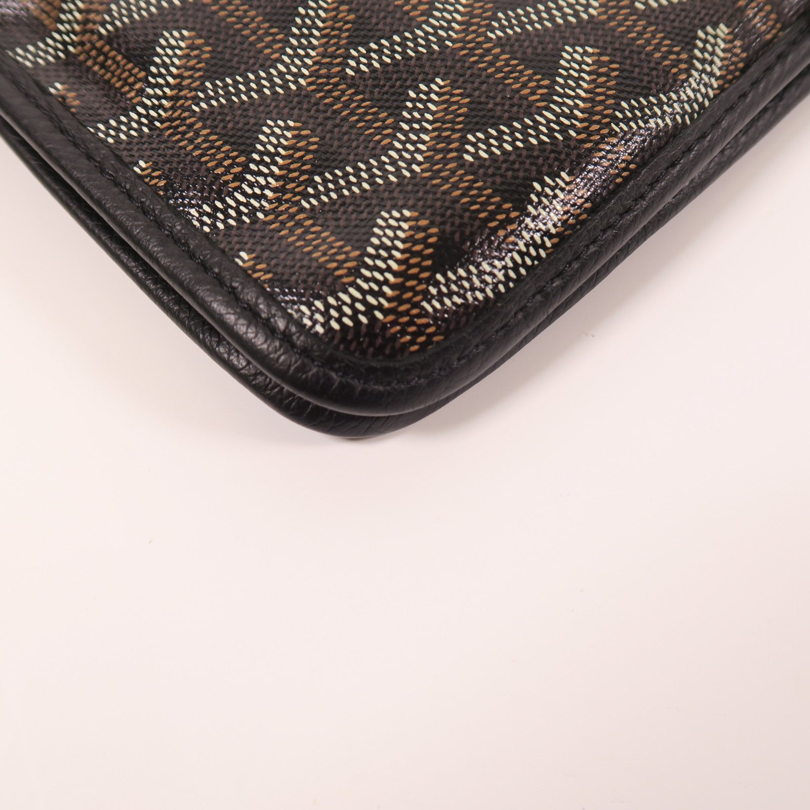 GOYARD 塗層帆布Plumet Pocket銀扣肩背袋