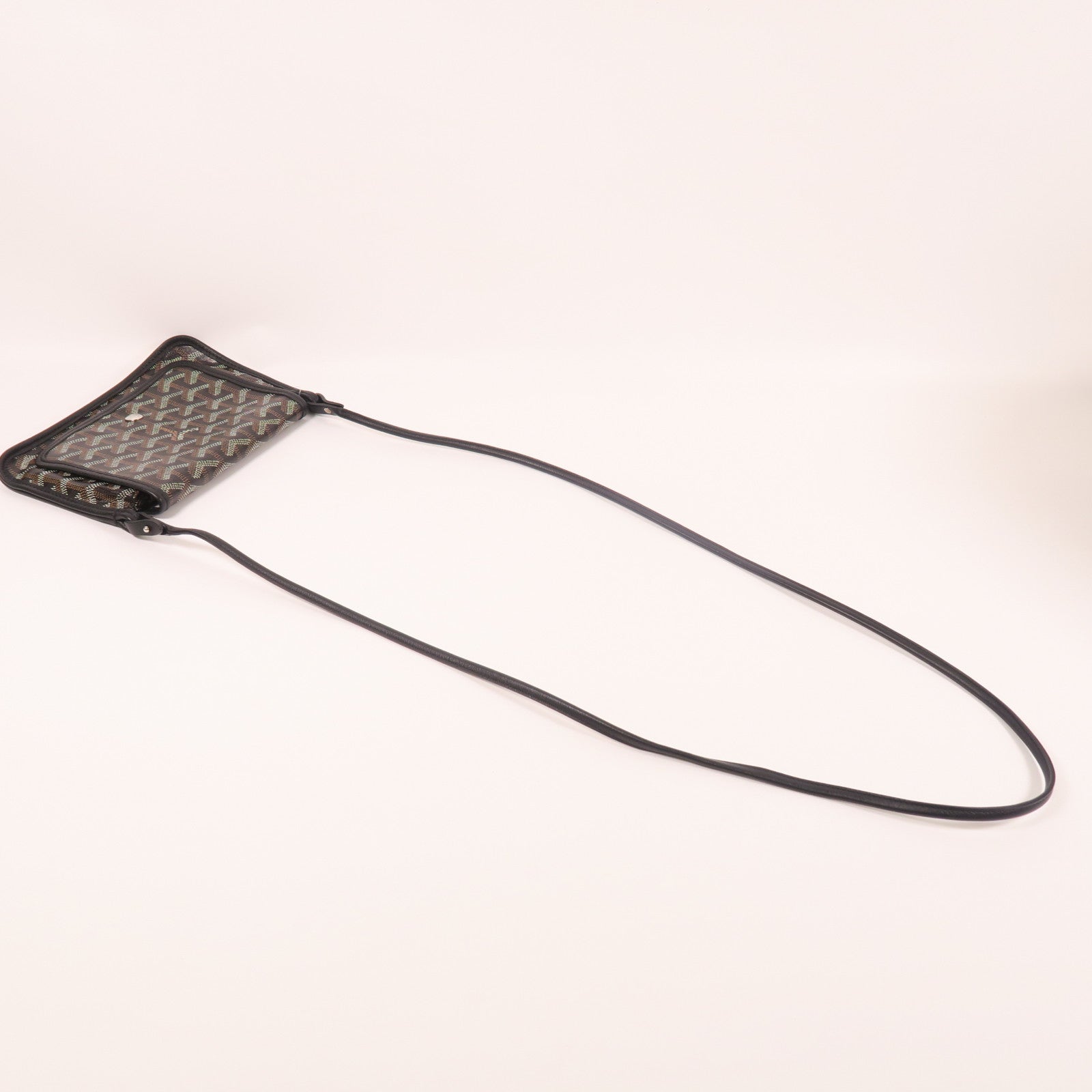 GOYARD 塗層帆布Plumet Pocket銀扣肩背袋