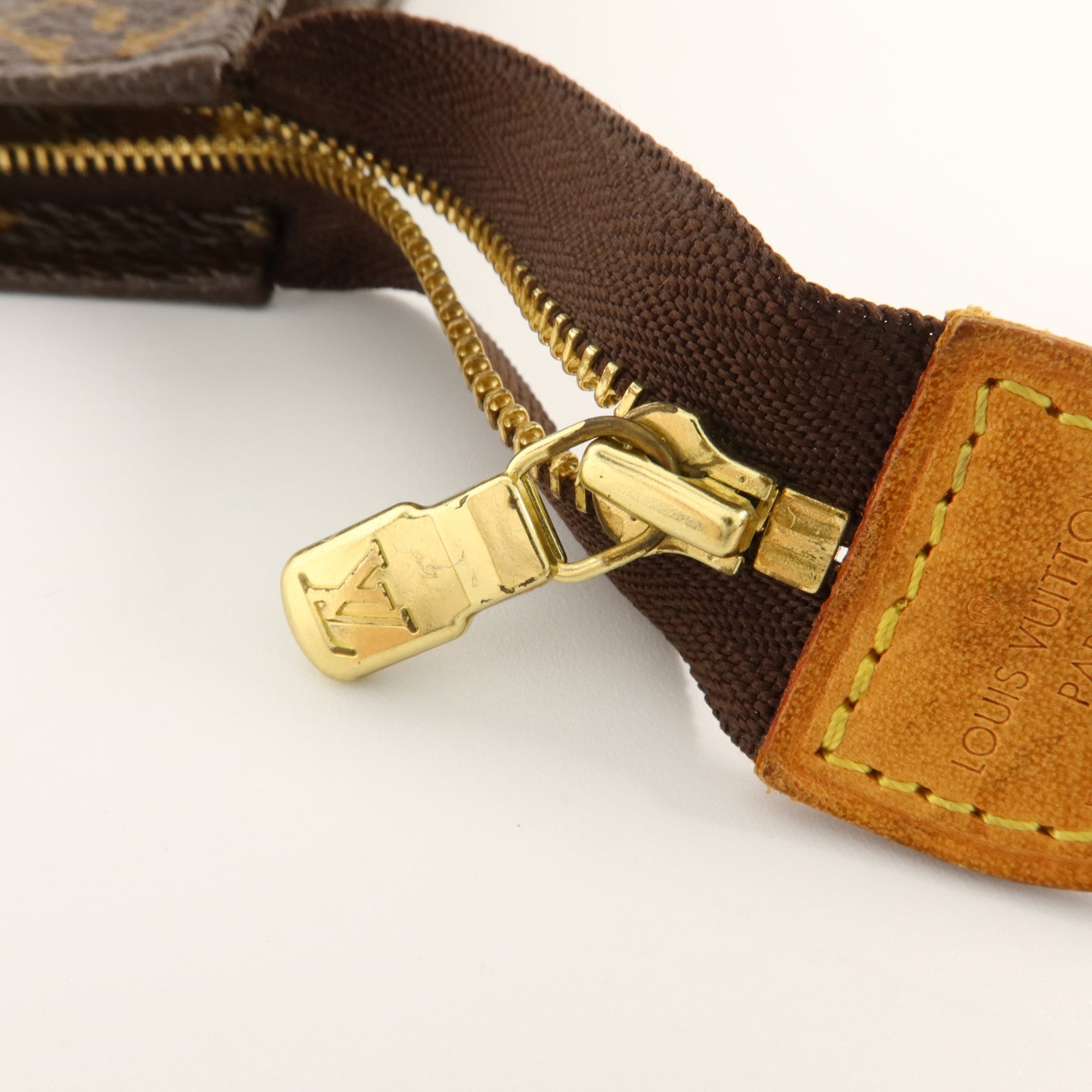LOUIS VUITTON Monogram Toiletry Pouch 19金扣手拿包棕色