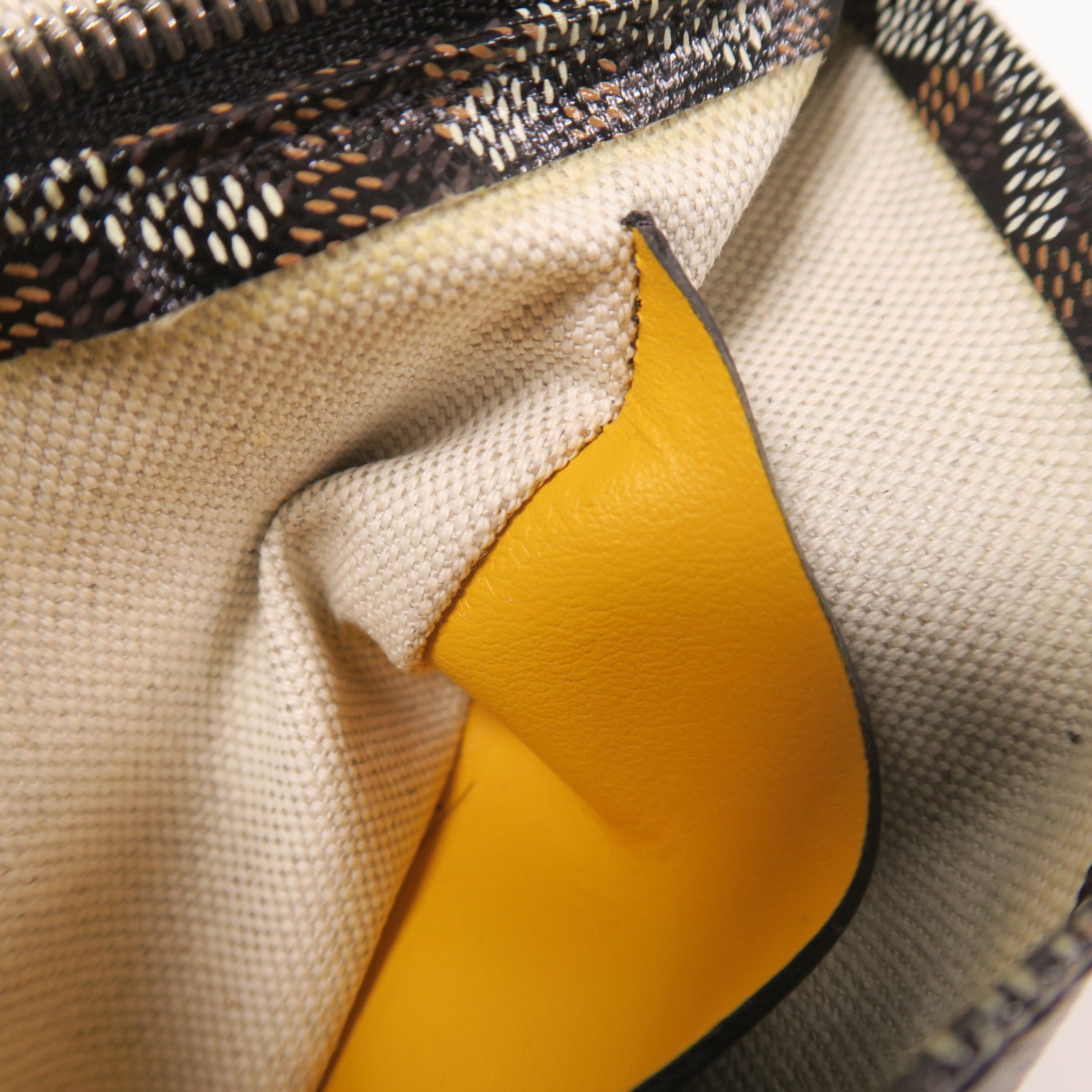 GOYARD 塗層帆布Plumet Pocket銀扣肩背袋