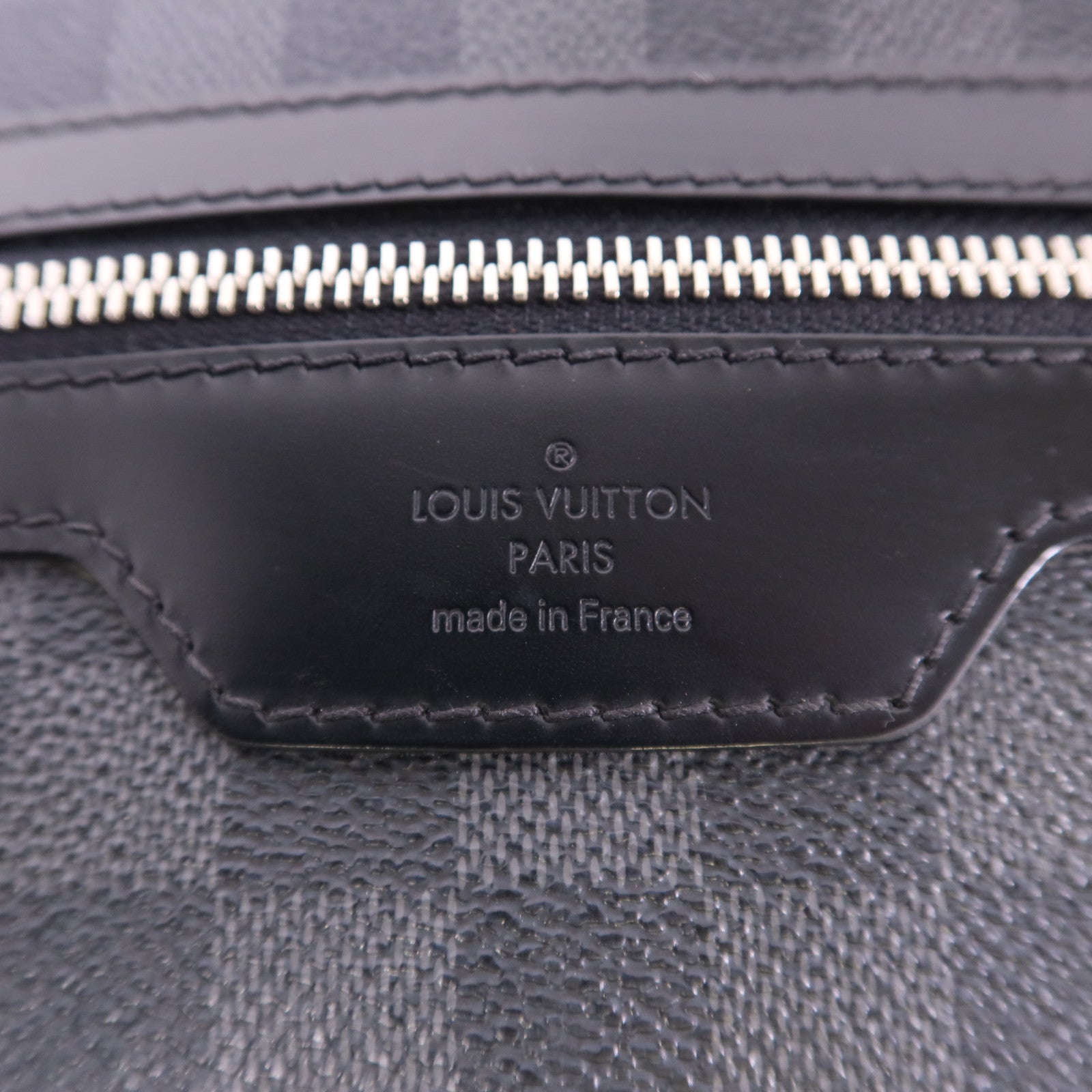 LOUIS VUITTON Damier Graphite Mick GM銀扣肩背袋