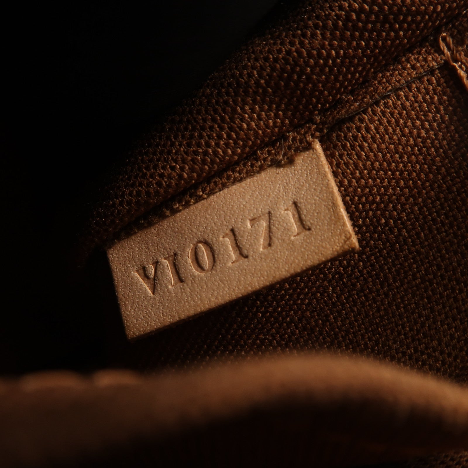 LOUIS VUITTON Monogram Tivoli PM金扣手挽袋