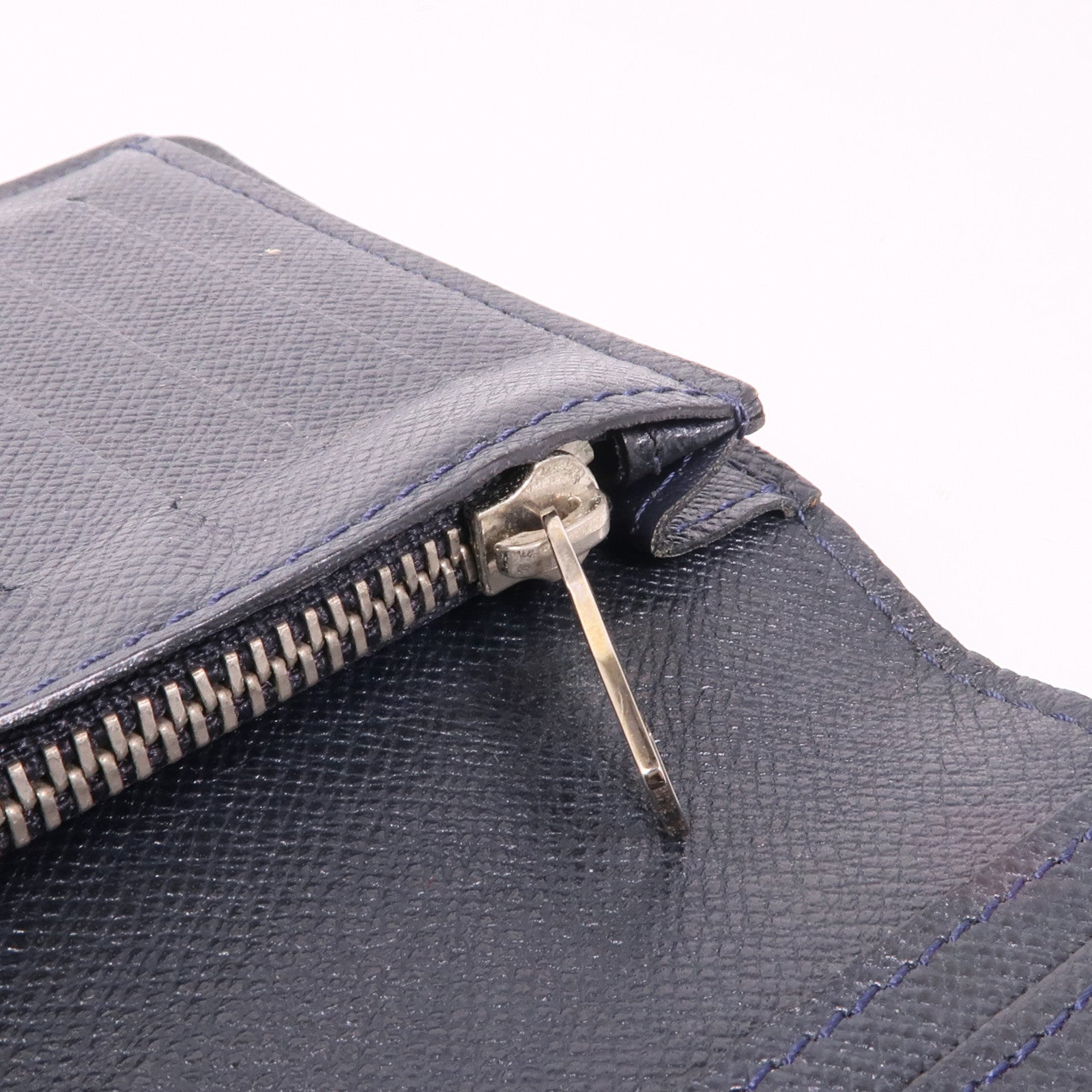 LOUIS VUITTON Taiga Brazza Wallet銀扣長錢包