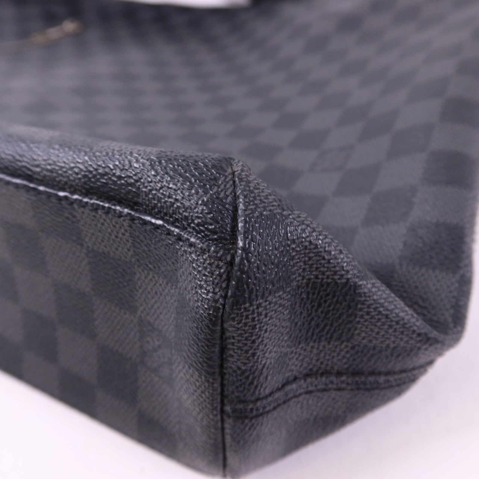 LOUIS VUITTON Damier Graphite Mick GM銀扣肩背袋