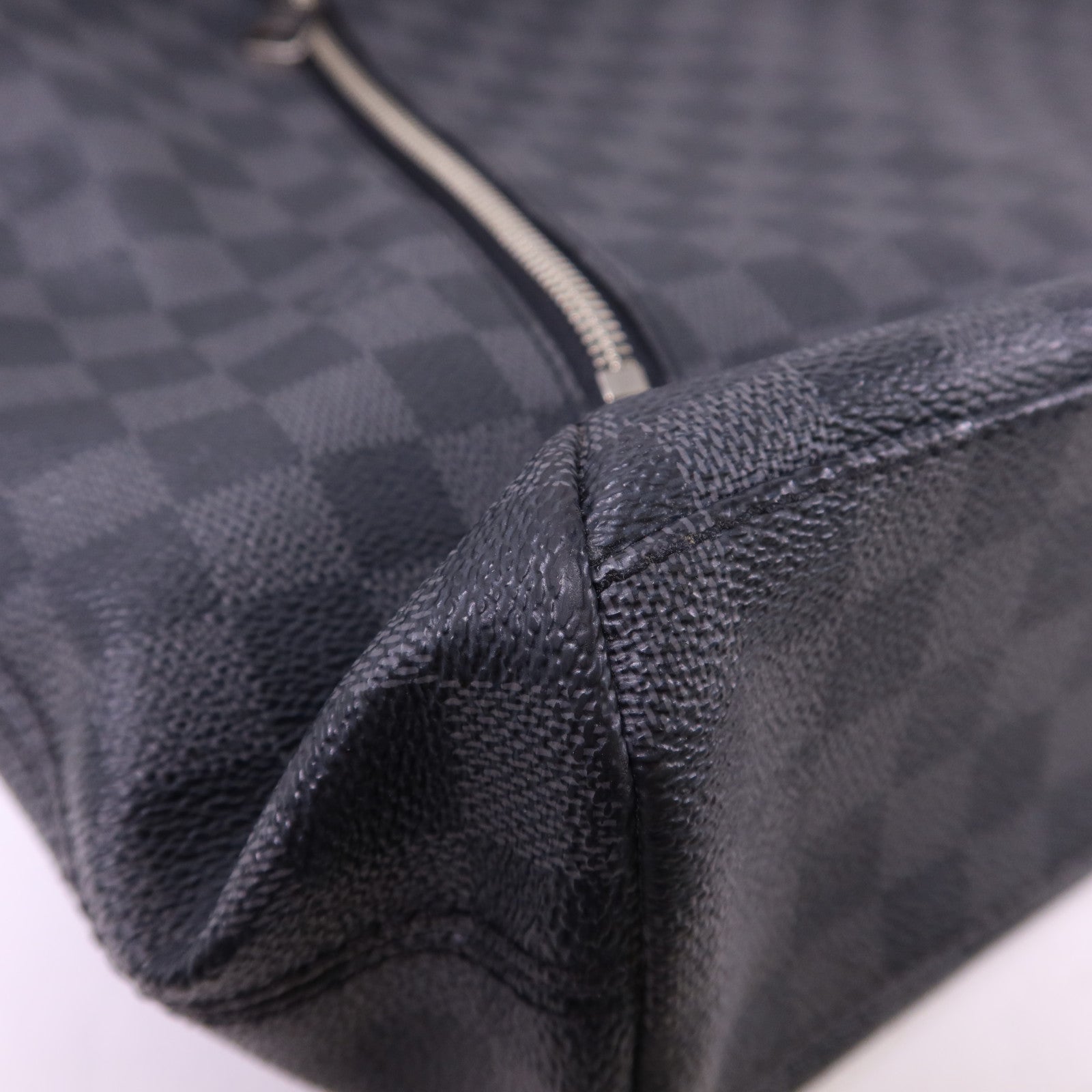 LOUIS VUITTON Damier Graphite Mick GM銀扣肩背袋
