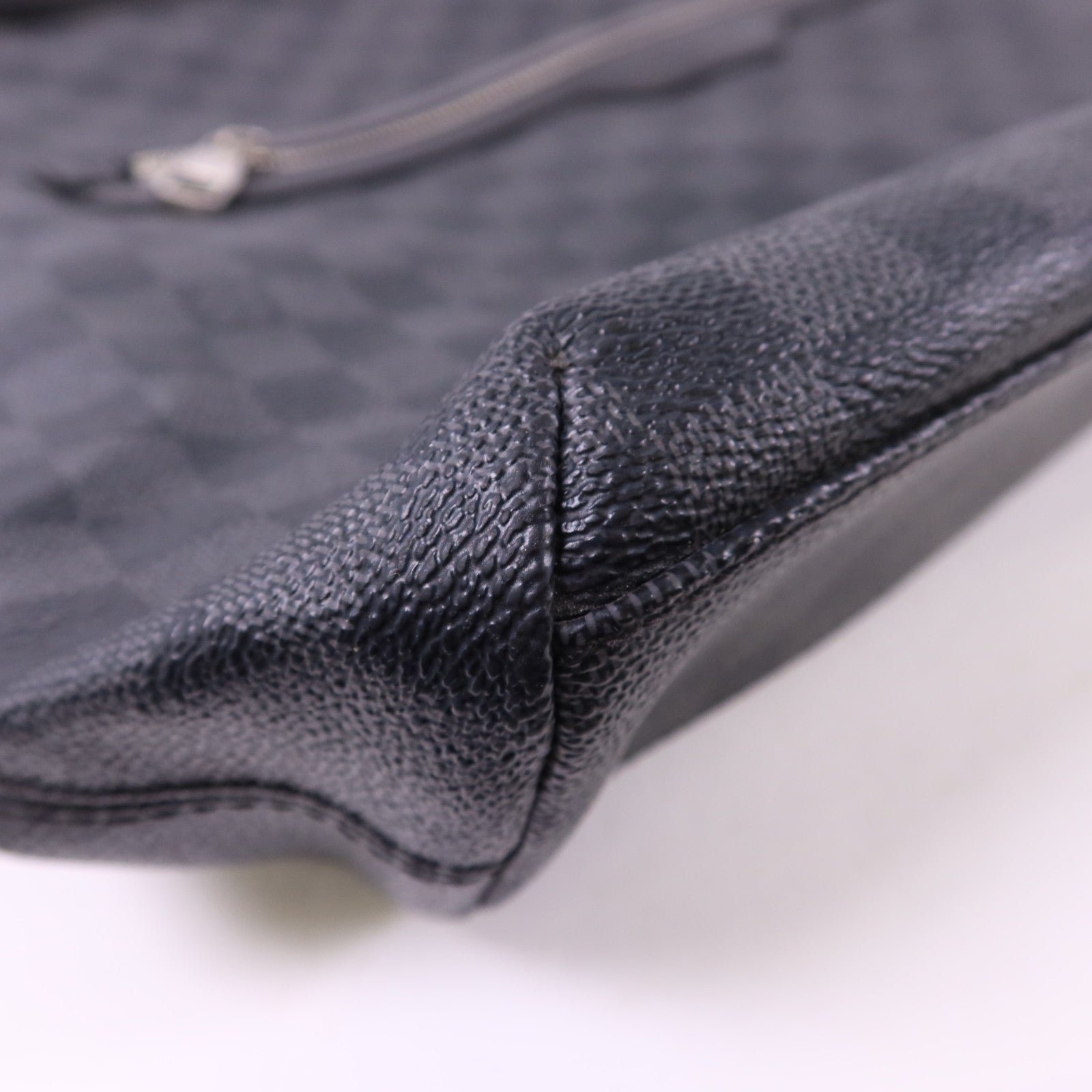 LOUIS VUITTON Damier Graphite Mick GM銀扣肩背袋