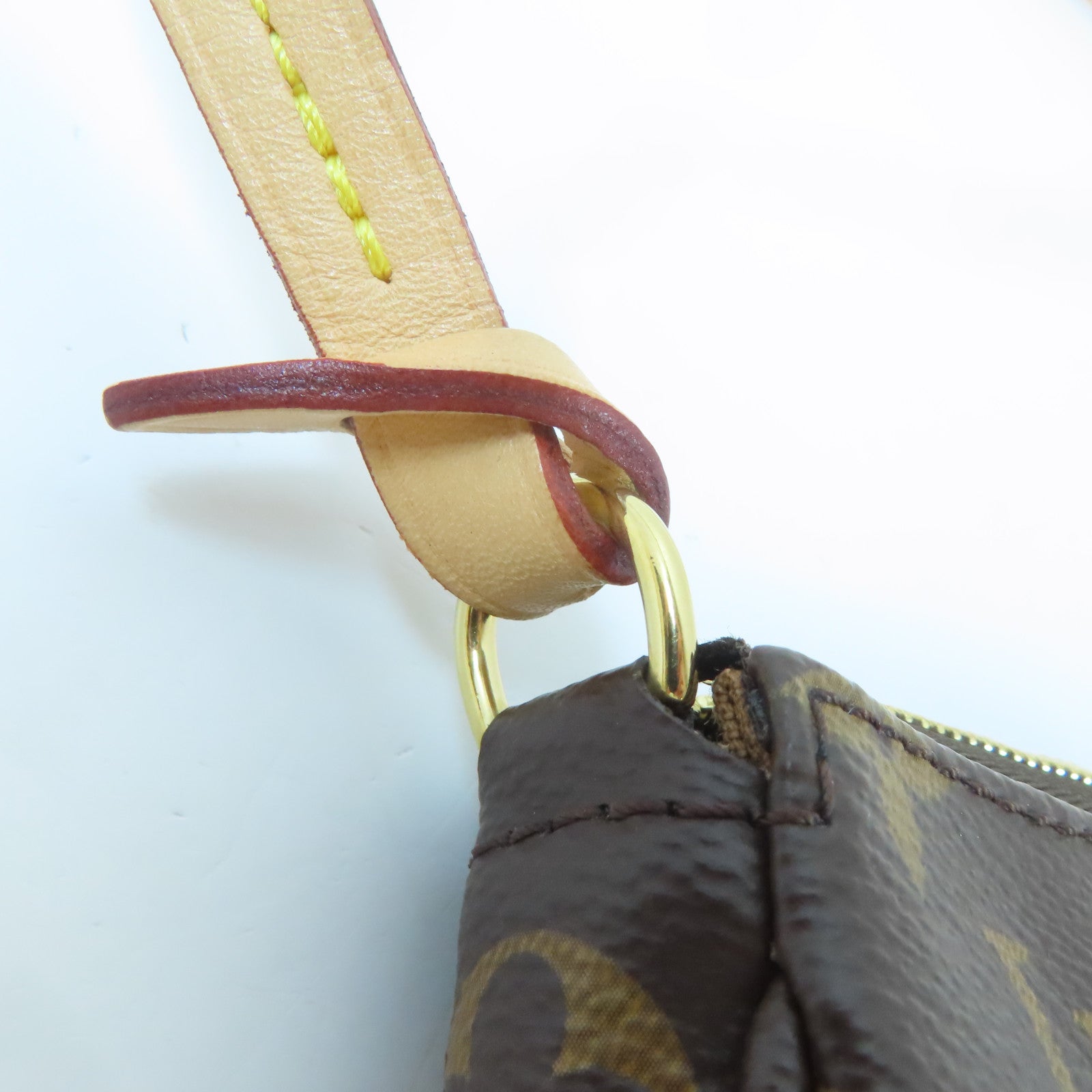 LOUIS VUITTON Monogram Pochette Accessories金扣手挽袋啡色