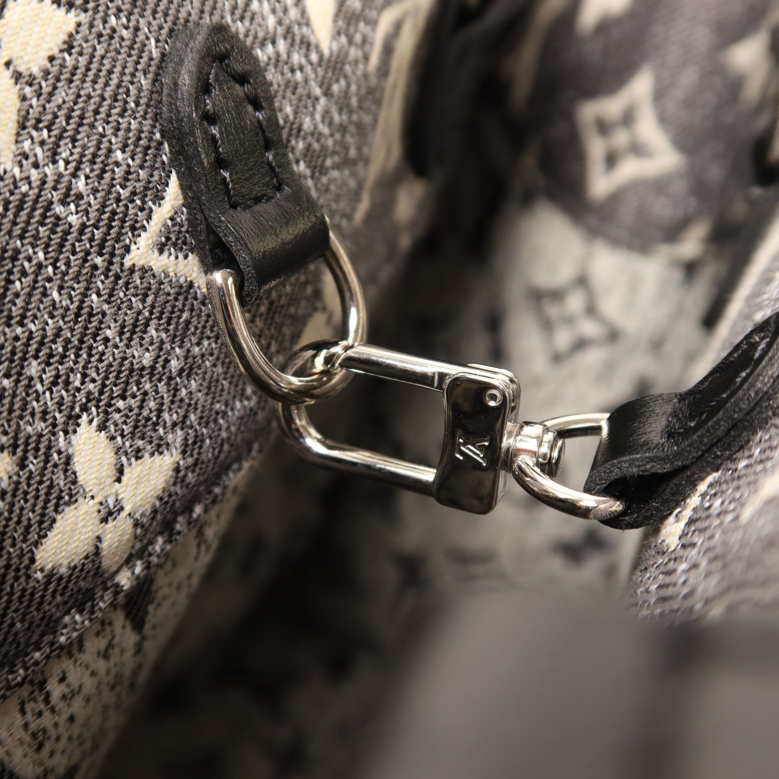 LOUIS VUITTON Monogram Jacquard Denim On the Go MM銀扣手挽肩背兩用袋