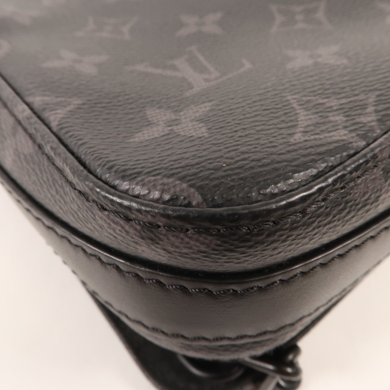 LOUIS VUITTON Monogram Eclipse Steamer肩背袋