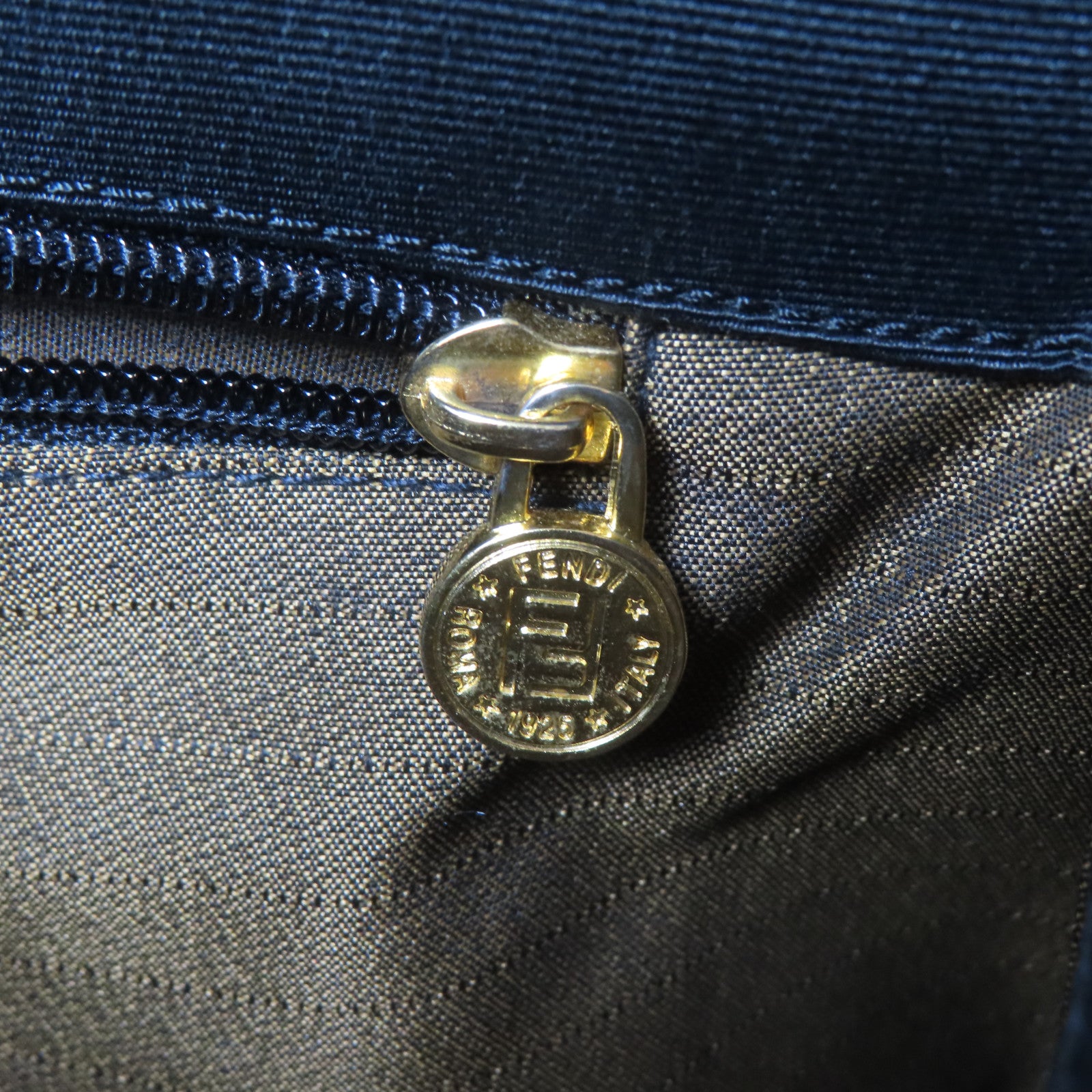 FENDI 帆布Vintage MaMa Baguette金扣肩背袋黑色