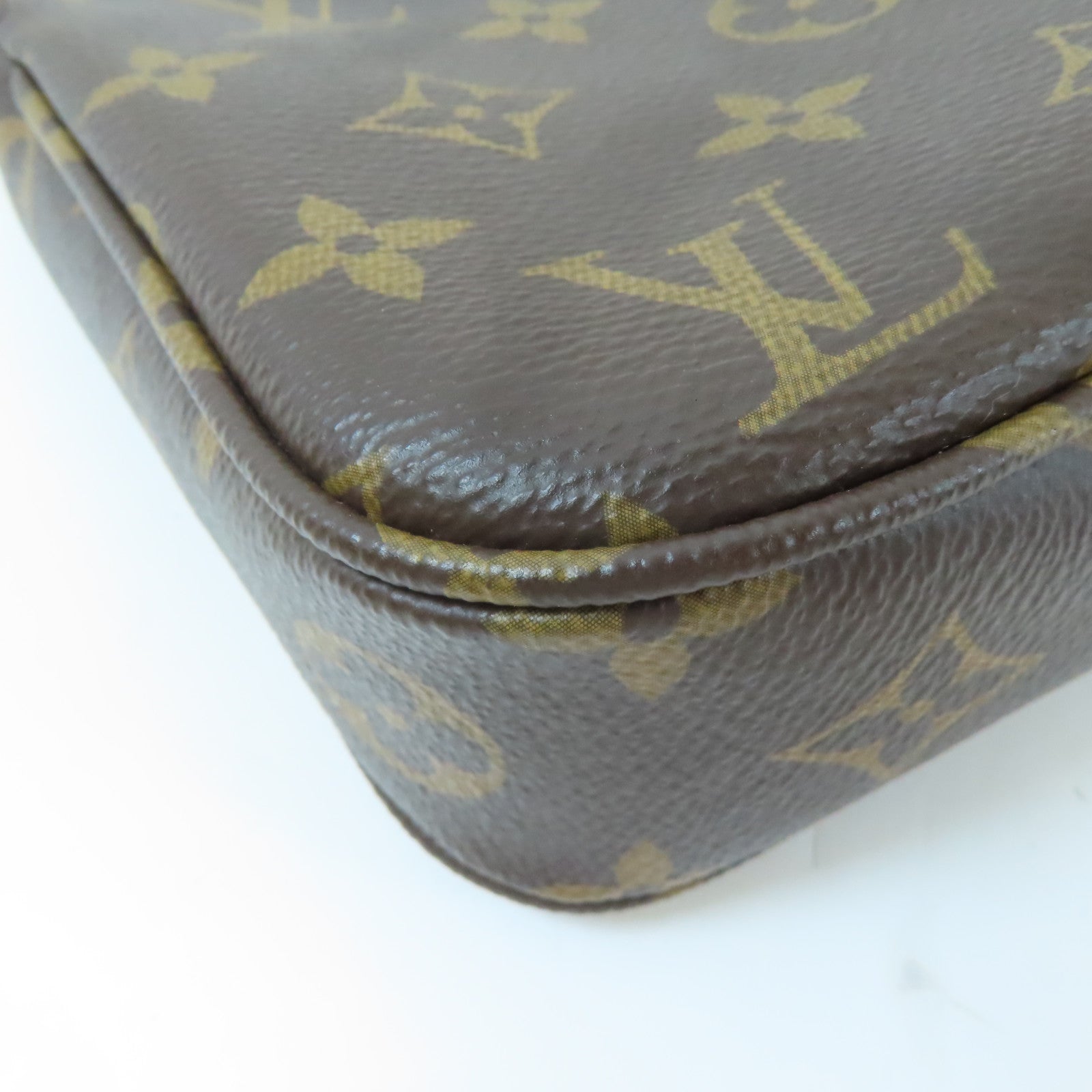 LOUIS VUITTON Monogram Pochette Accessories金扣手挽袋啡色