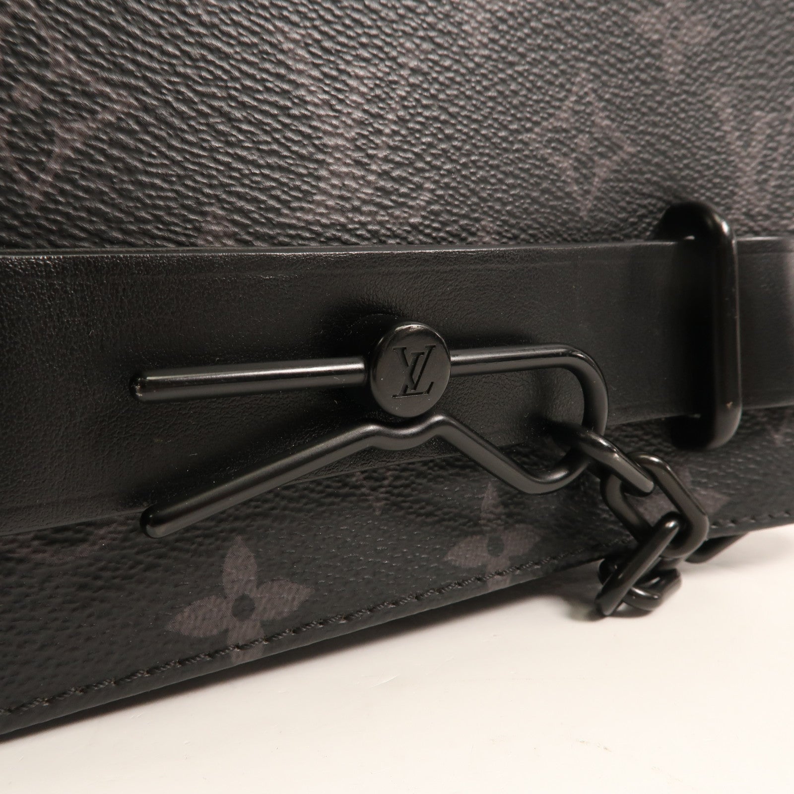 LOUIS VUITTON Monogram Eclipse Steamer肩背袋