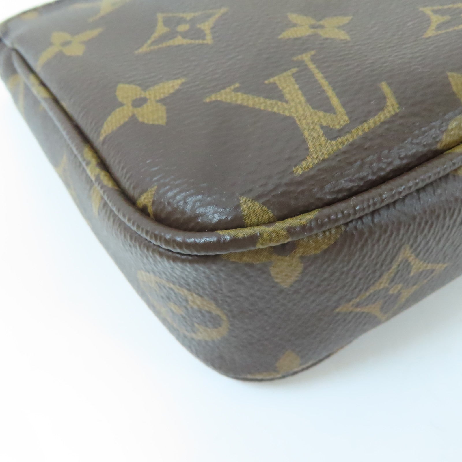 LOUIS VUITTON Monogram Pochette Accessories金扣手挽袋啡色