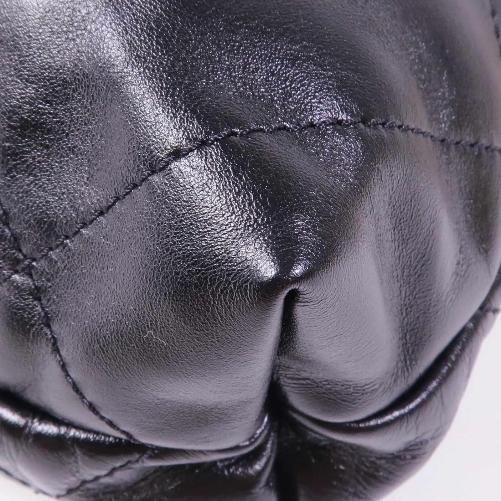 CHANEL 牛皮皮革Chanel 22 Mini金扣手挽肩背兩用袋